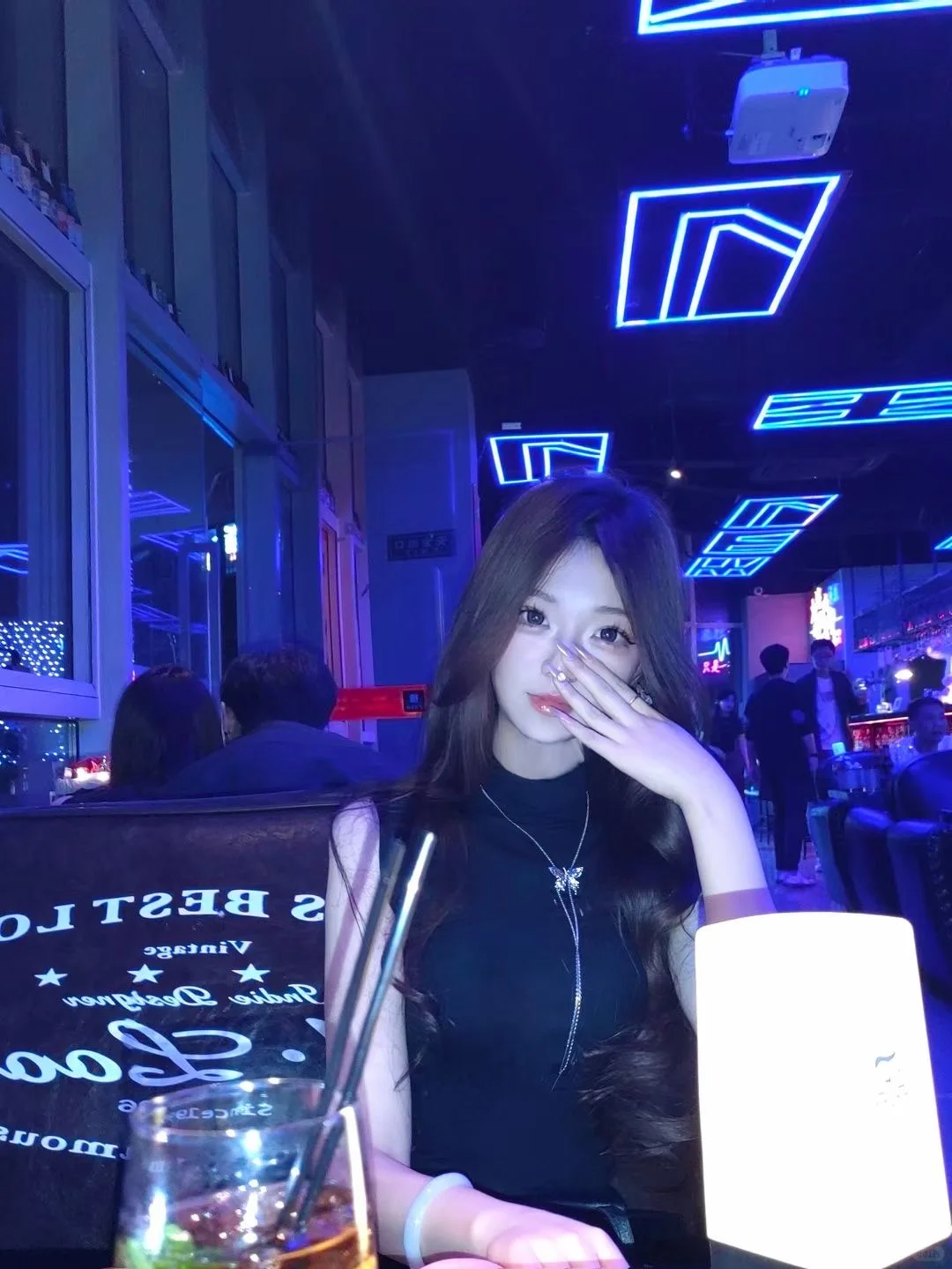 今天的快乐是蓝色的酒吧蓝色的你～