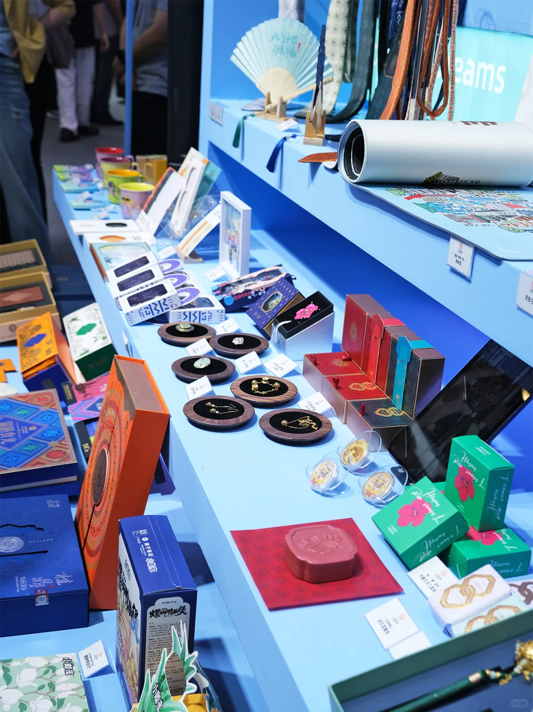 这个新刘三姐的文创也太懂打工人了！