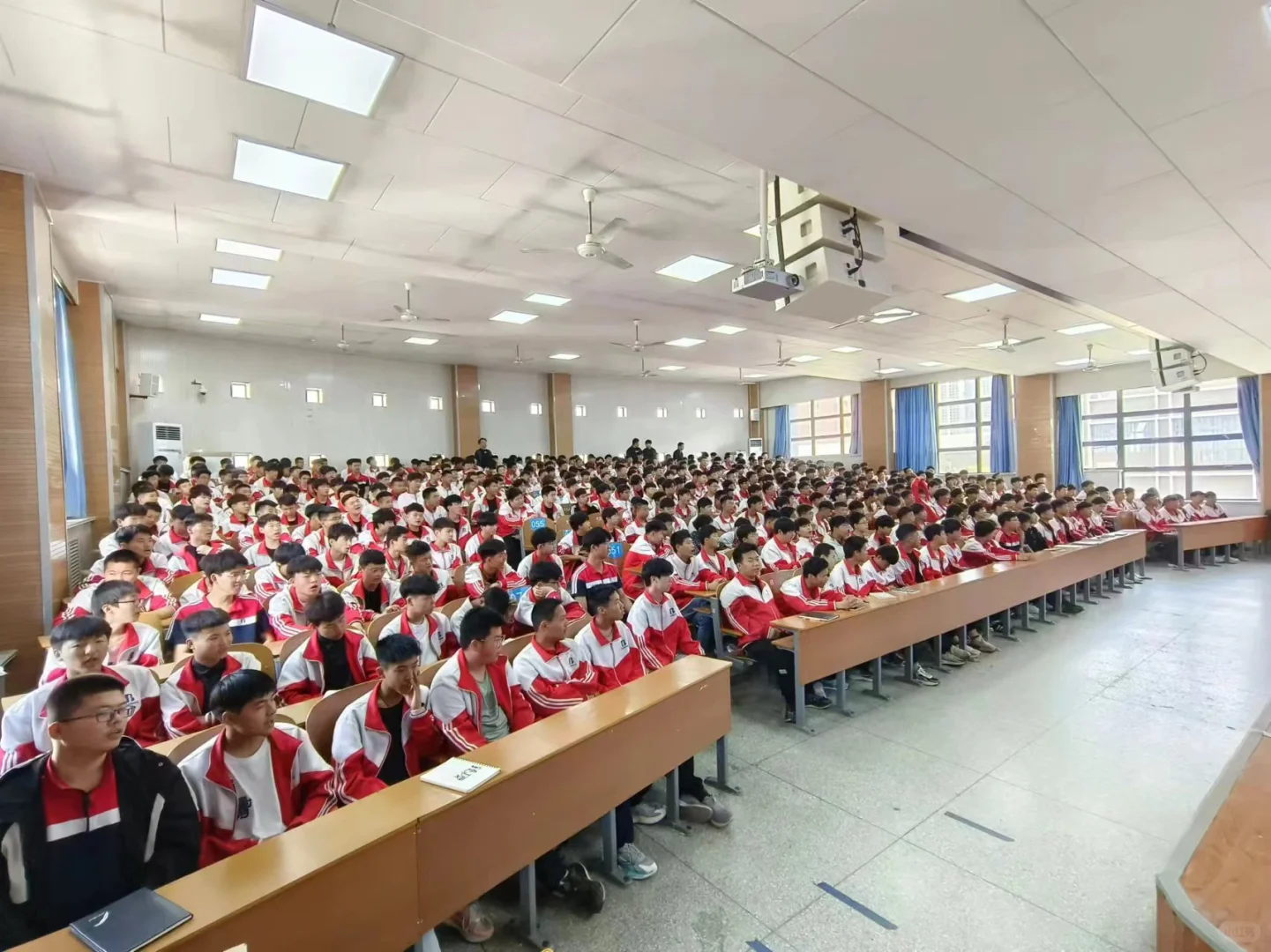 五一劳动节邯郸北方学校开放日邀请函