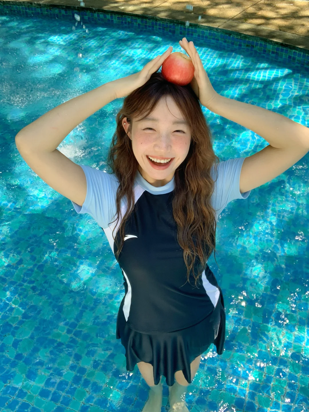 夏天就是要去泳池玩水啊?