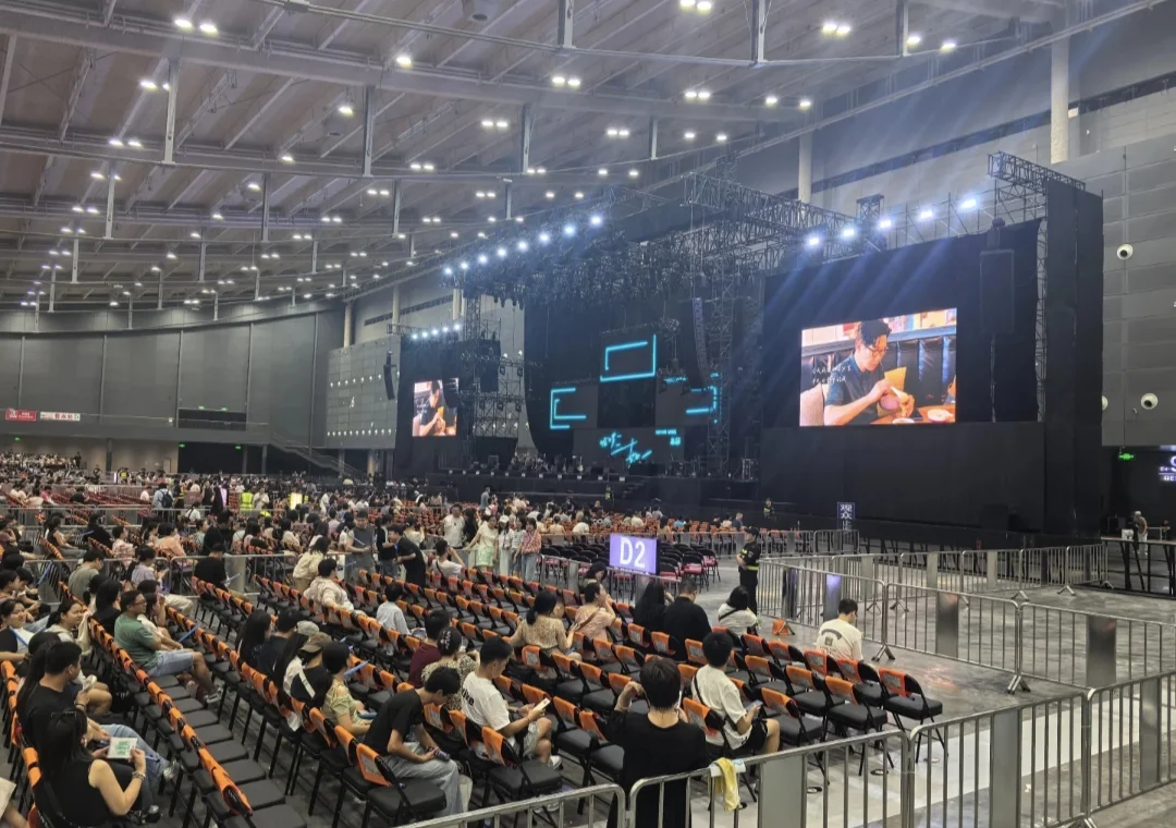 大学生神仙兼职!会展中心接待日薪200➕