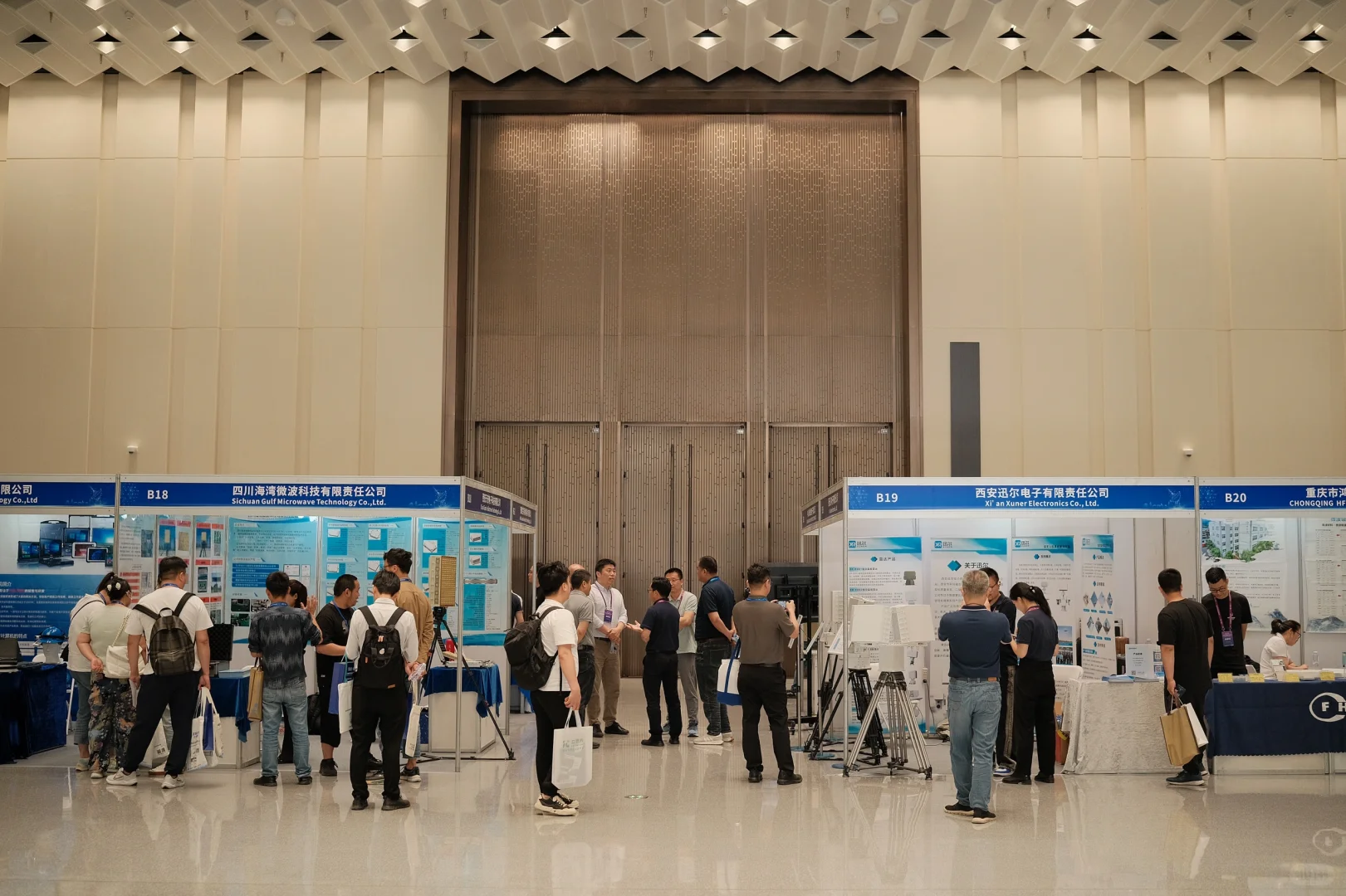 浐灞会展中心?文科生勇闯西安科技展