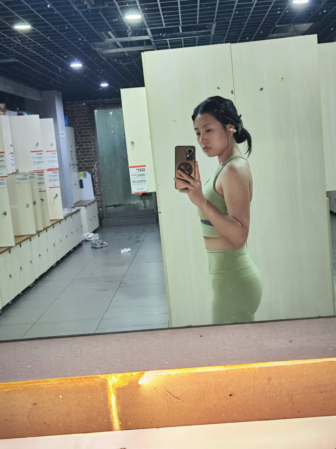 好喜欢这个颜色的瑜伽服！?