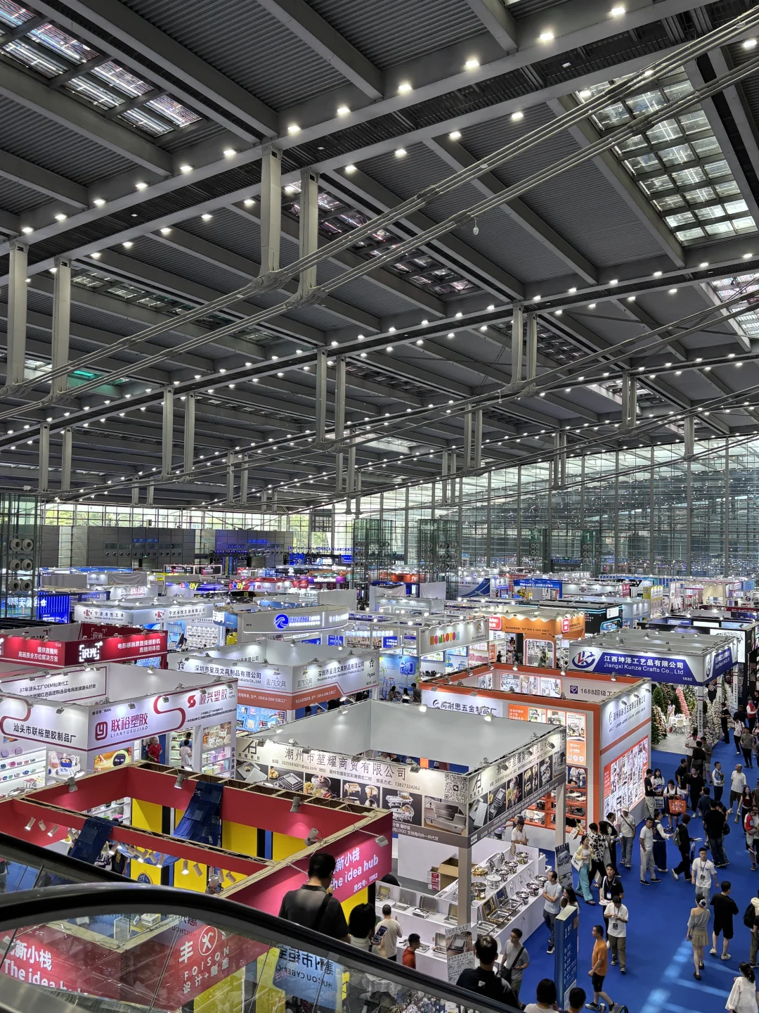 深圳地陪日记-跟漂亮姐姐去逛展拍照