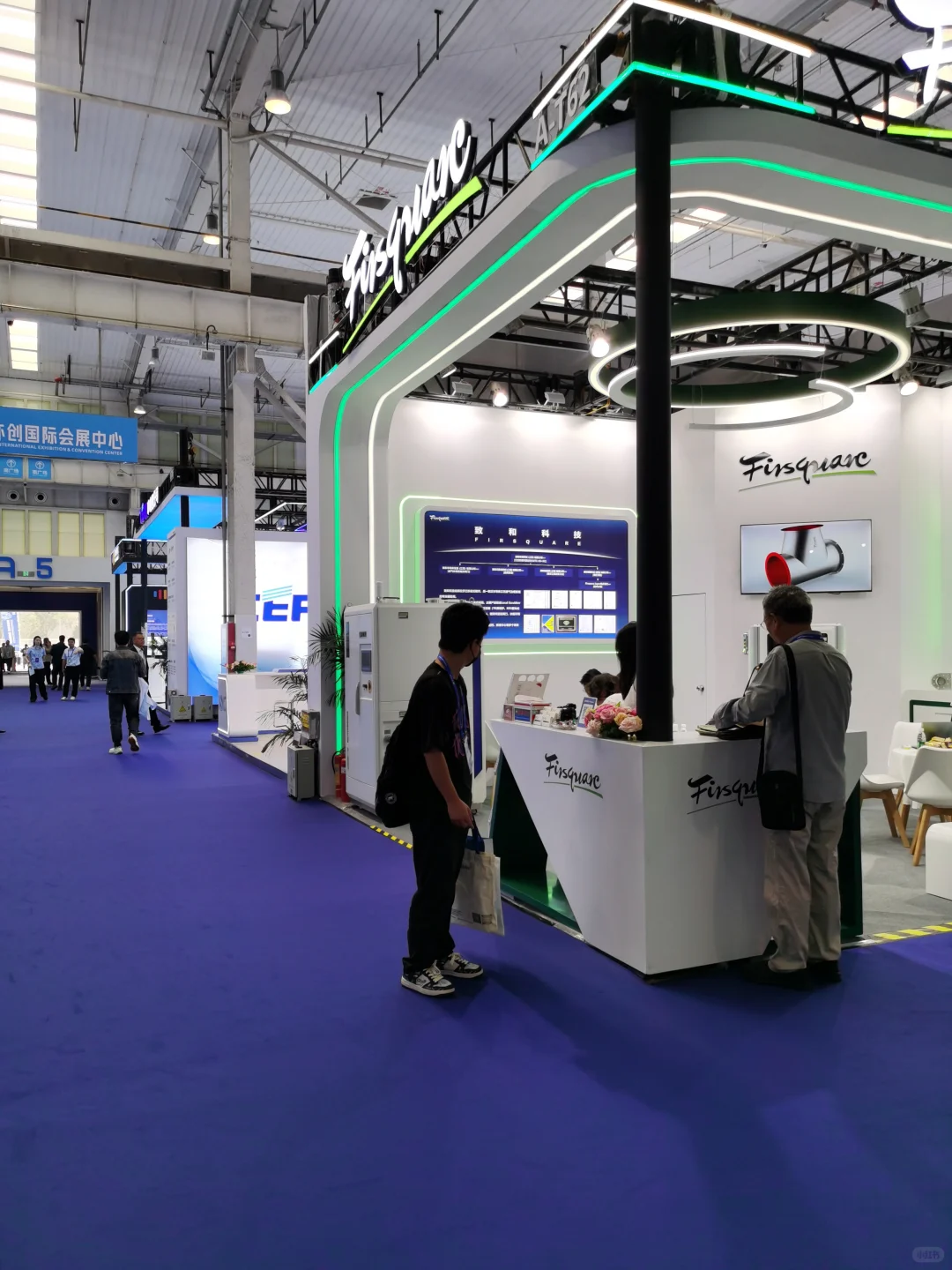 展会上拿完名片扭头就走的，到底是何方神圣