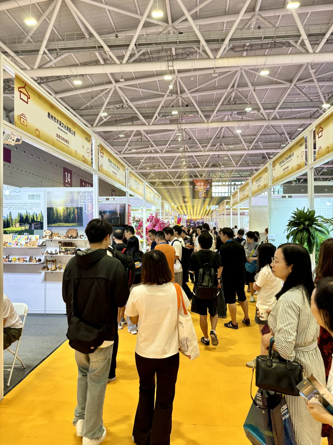 ?爆逛CCBEC跨境展！深圳不愧搞钱第一线～