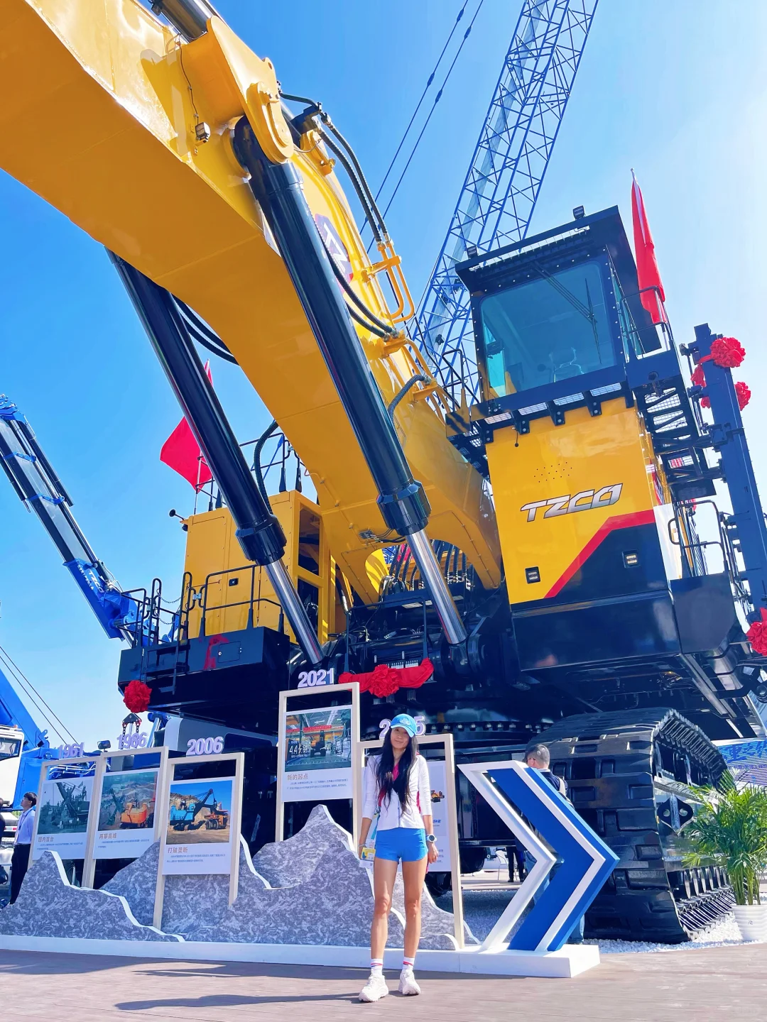 ber 你去工程机械展看什么?当然是看热闹!