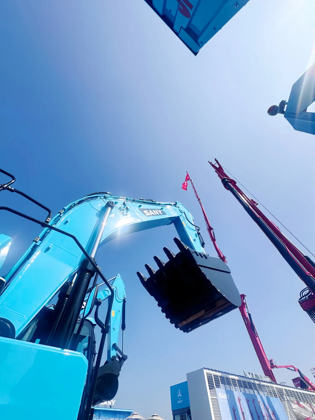 ber 你去工程机械展看什么?当然是看热闹!