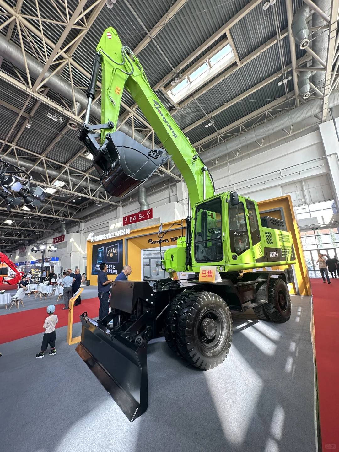 去机械展，其实很方便❗️爱挖机的孩子们冲