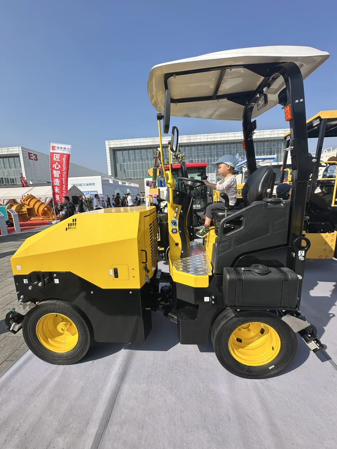 去机械展，其实很方便❗️爱挖机的孩子们冲