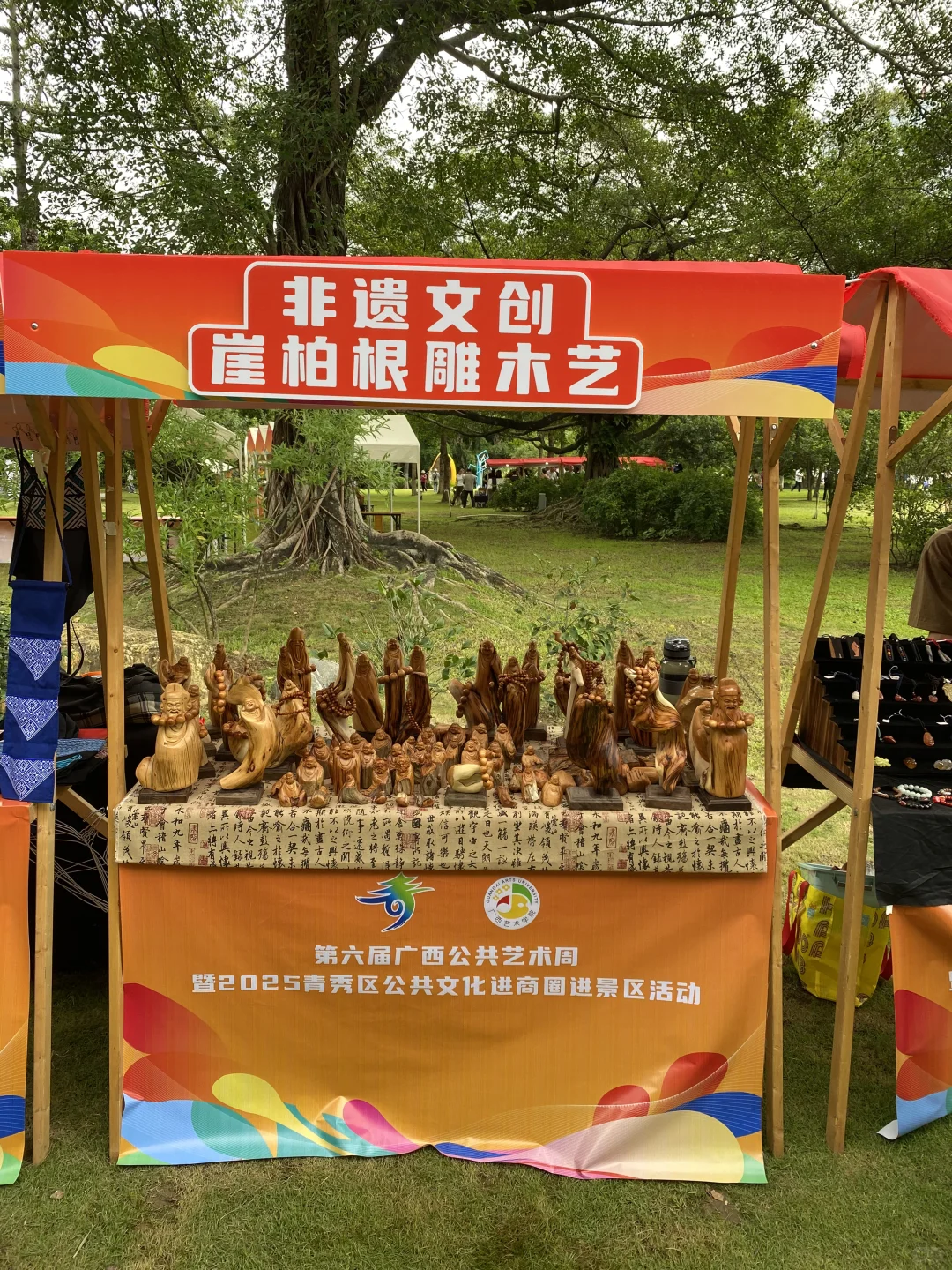 挤满人,感谢南宁非遗文化市集举办方。