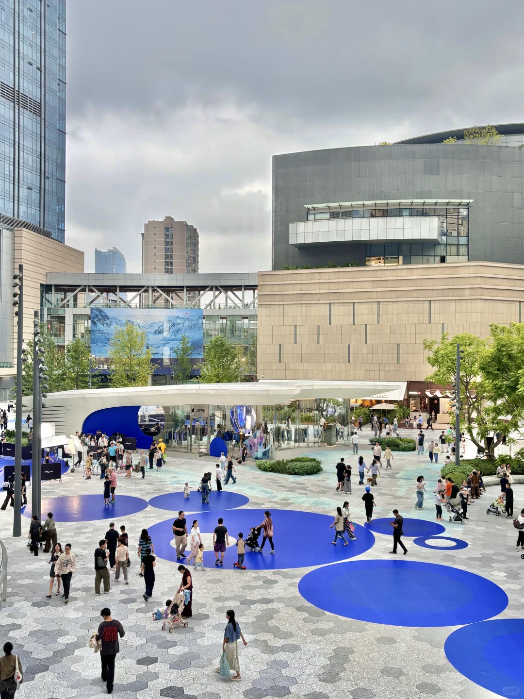 成都万象城是要考研吗。。。好魔幻?。。。