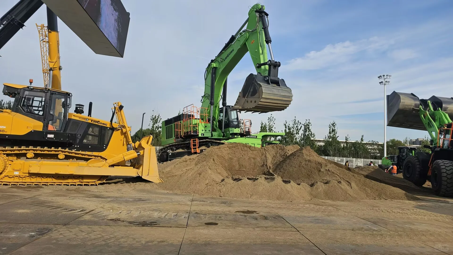 有空吗？来看大挖机