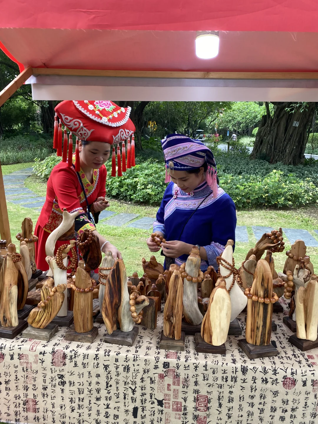 挤满人,感谢南宁非遗文化市集举办方。