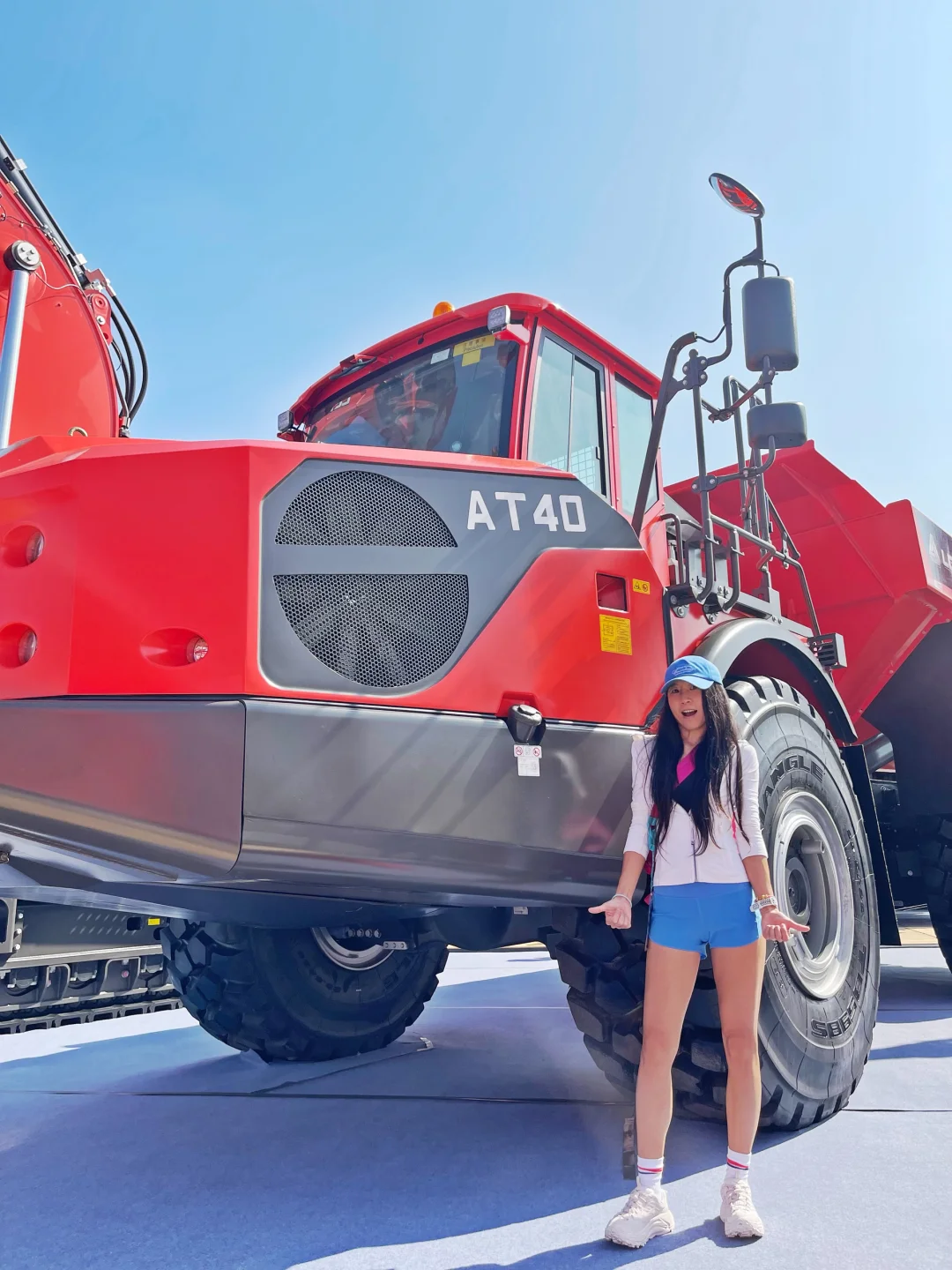 ber 你去工程机械展看什么?当然是看热闹!