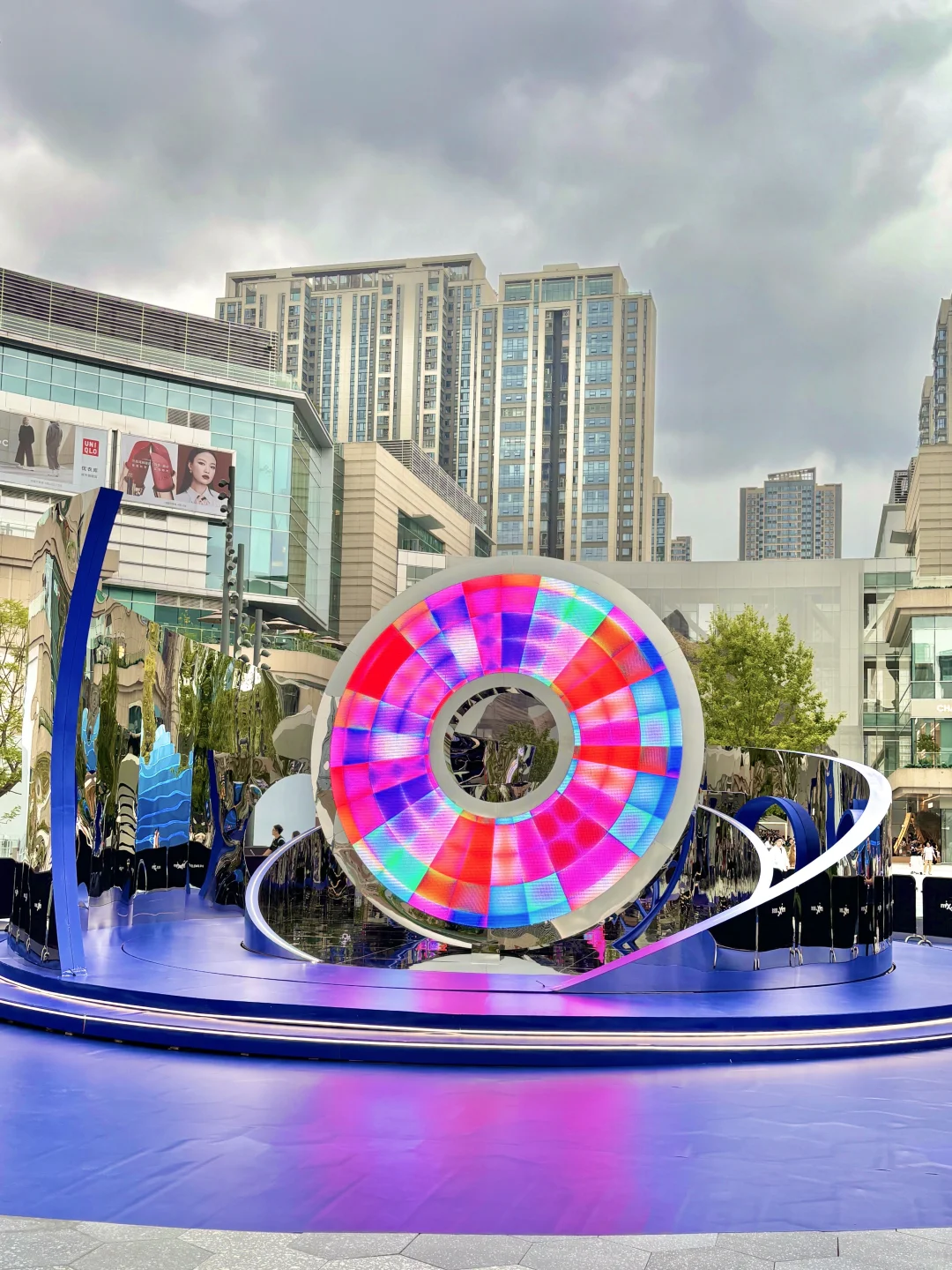 成都万象城是要考研吗。。。好魔幻?。。。