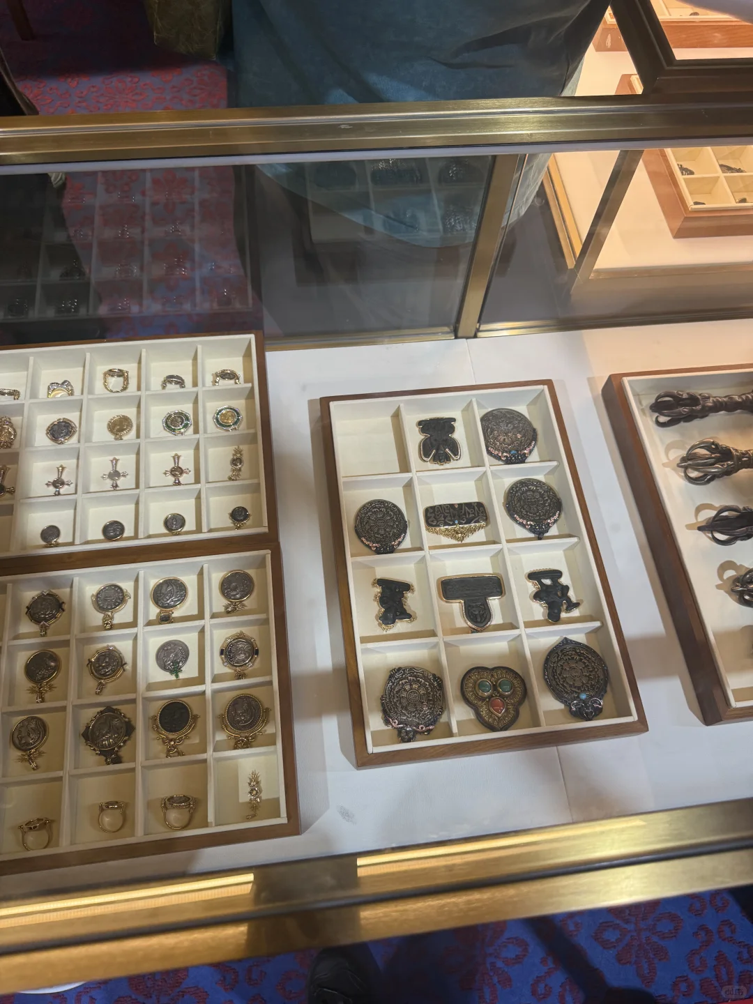 去展会啦 看见甲子哥和小嘴哥啦