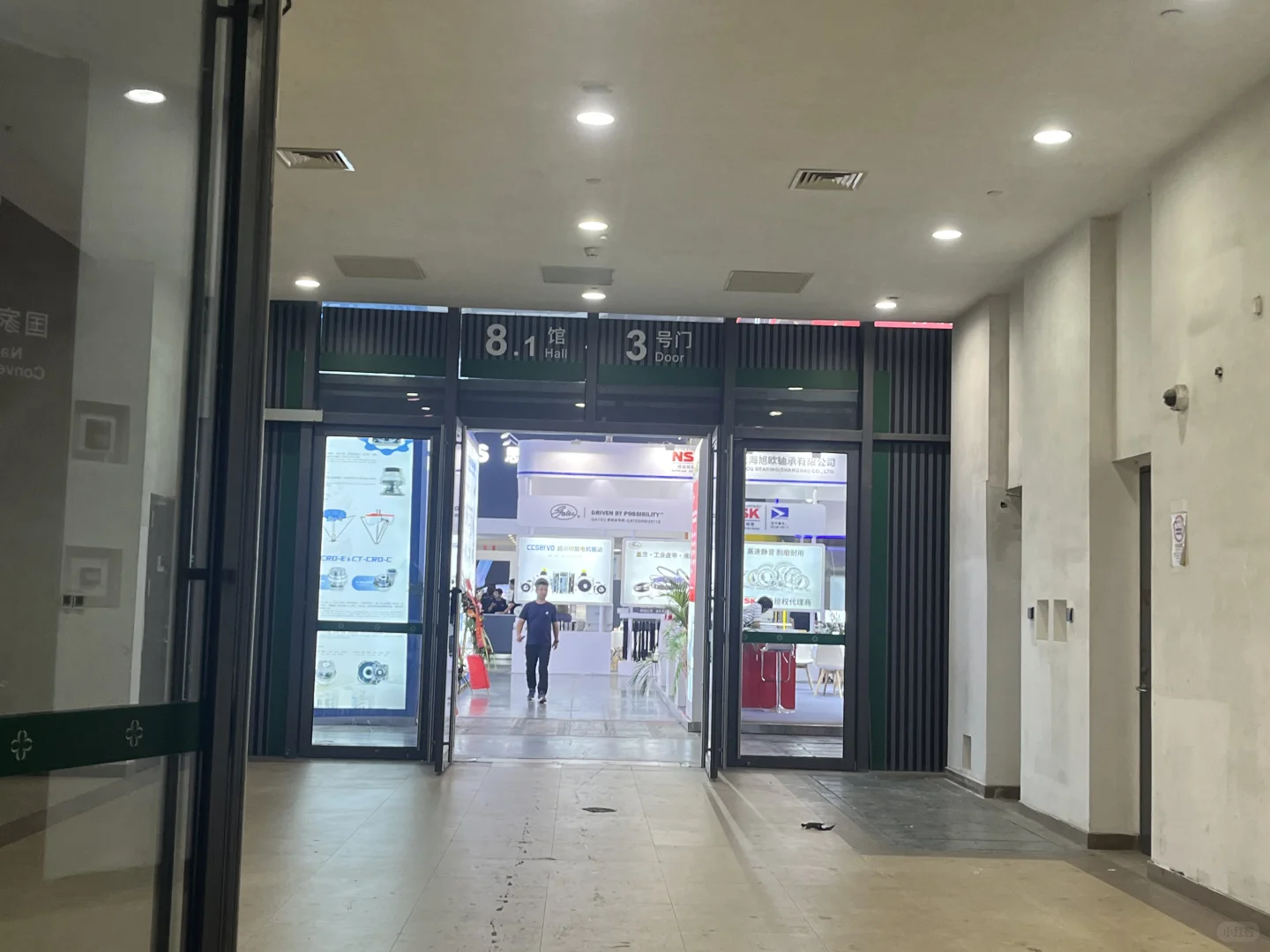 今天在展会，从8.1馆3号门进来即可看到我司
