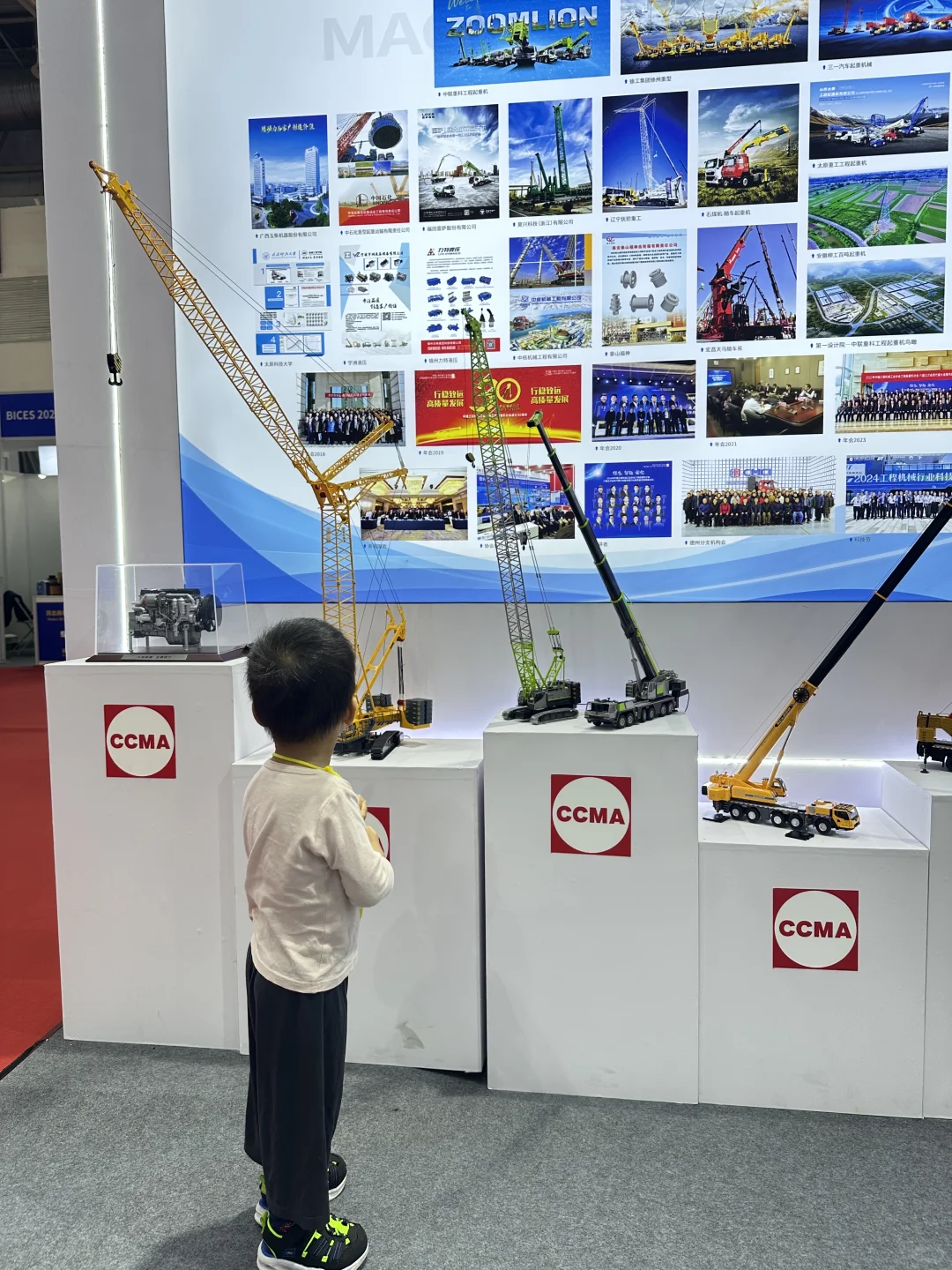 去机械展，其实很方便❗️爱挖机的孩子们冲