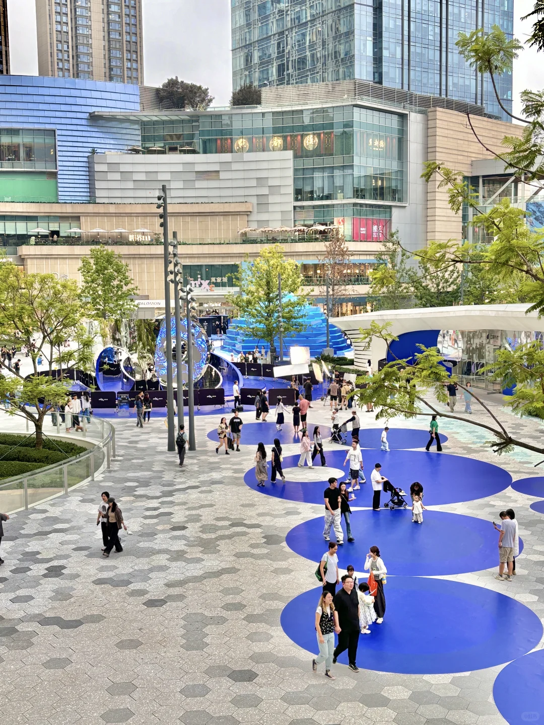 成都万象城是要考研吗。。。好魔幻?。。。