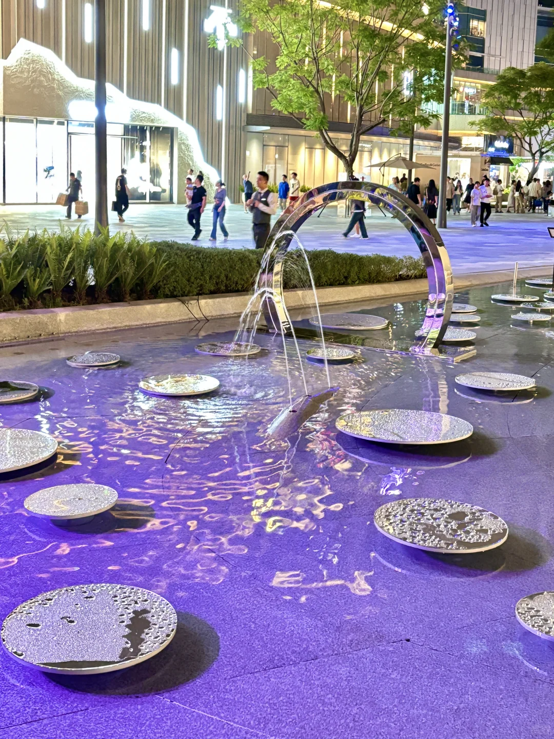 成都万象城是要考研吗。。。好魔幻?。。。