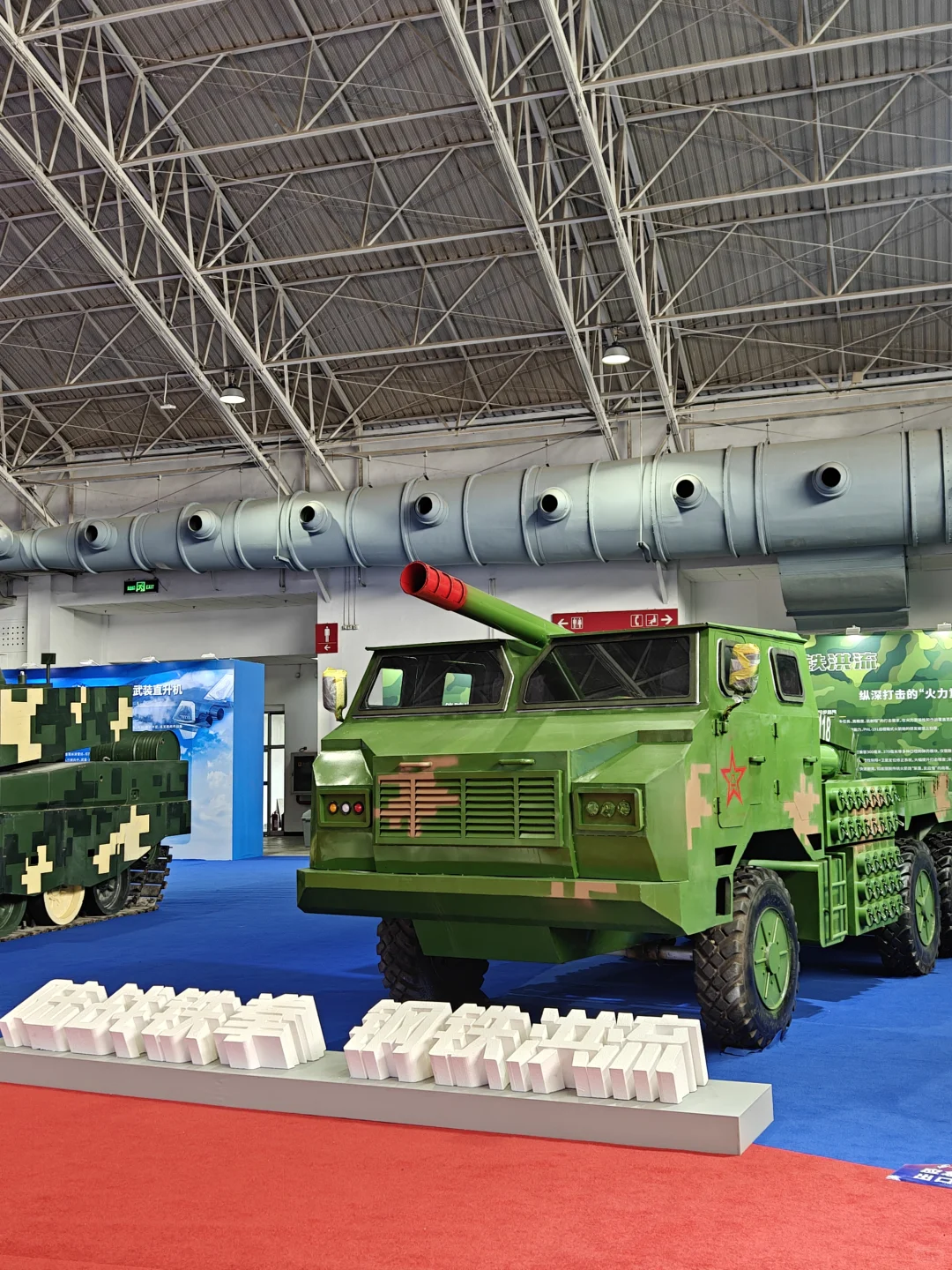 北京国防展:不敢想象,我真的登上了歼20!