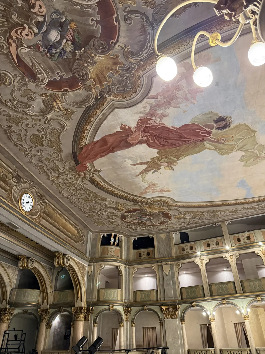 L'Elisir d'Amore 十月, 爱的灵药