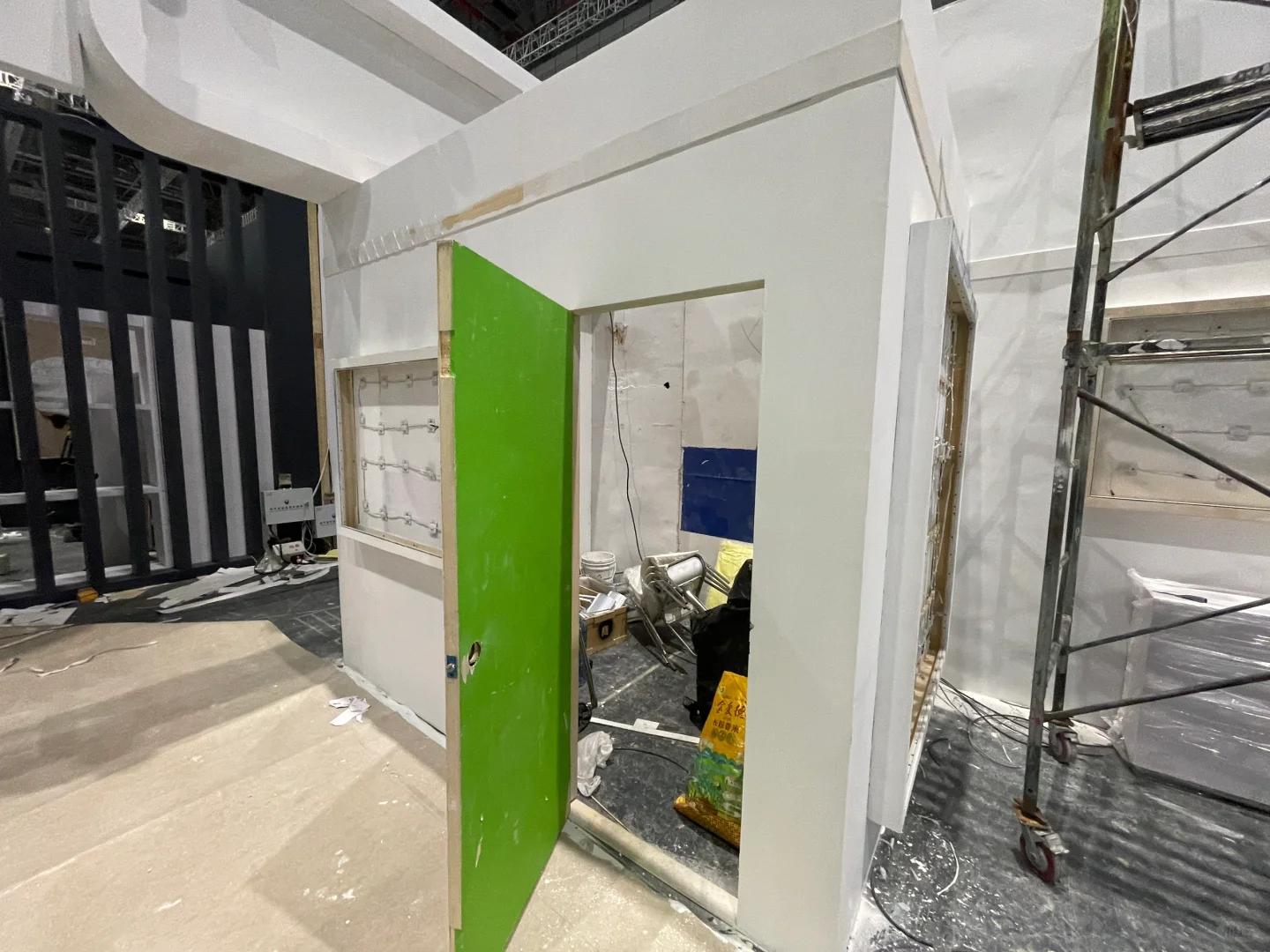 三天的展会搭建，每天都要在现场