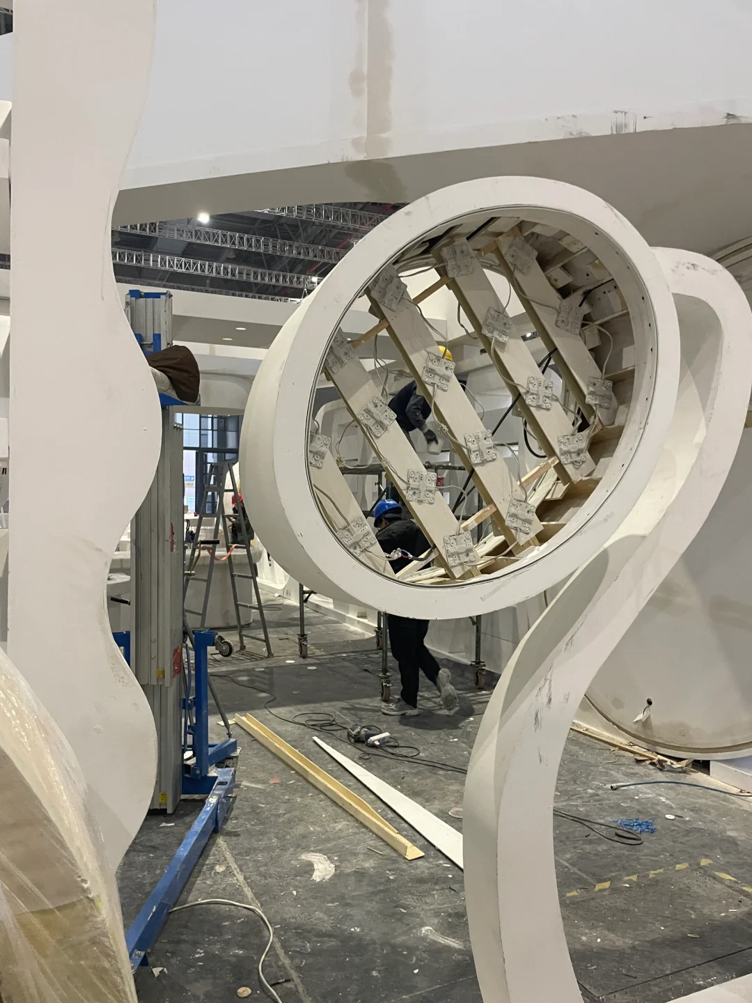 三天的展会搭建，每天都要在现场