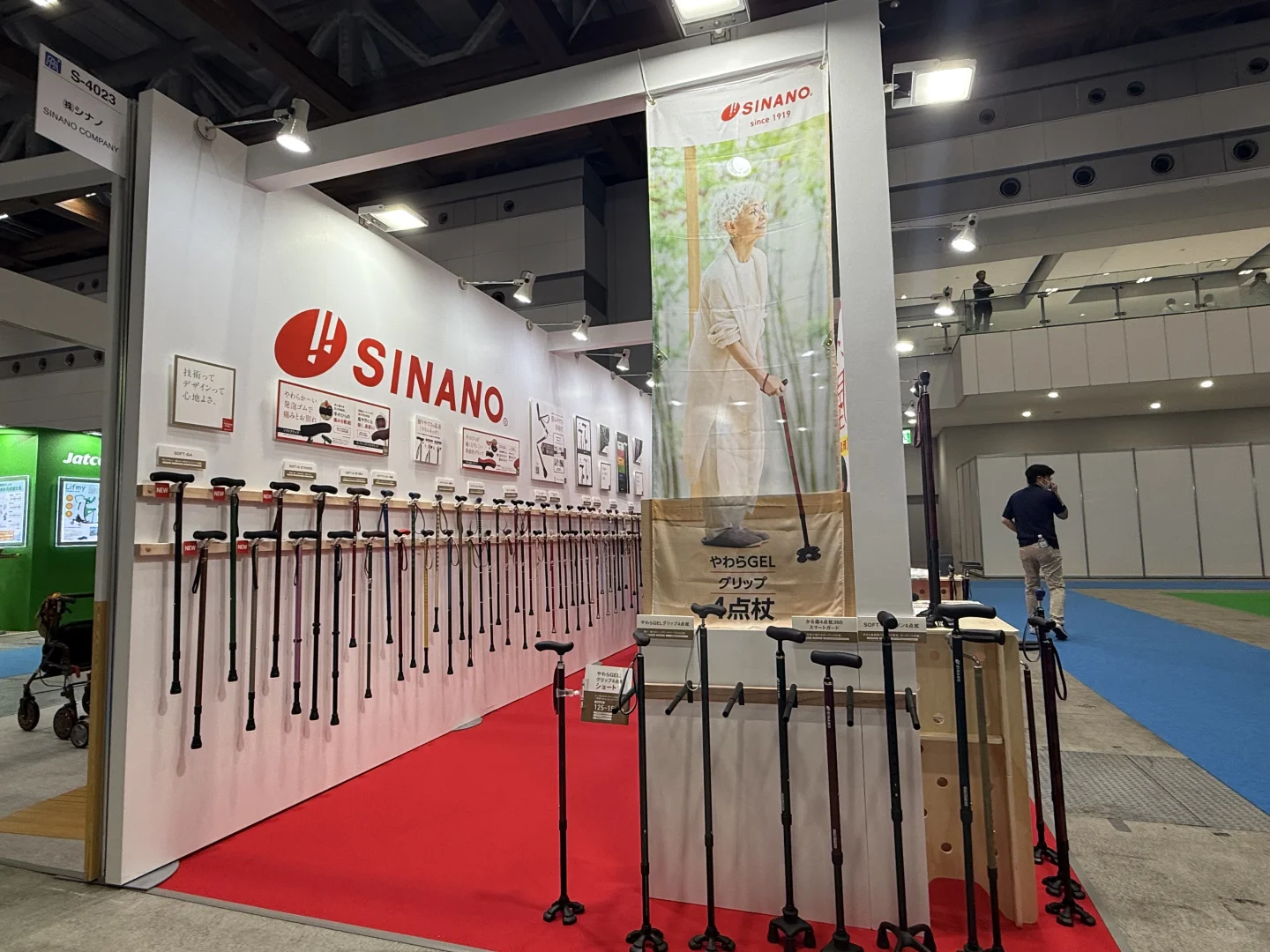 在??福祉机器展我问厂商能不能出口到中国