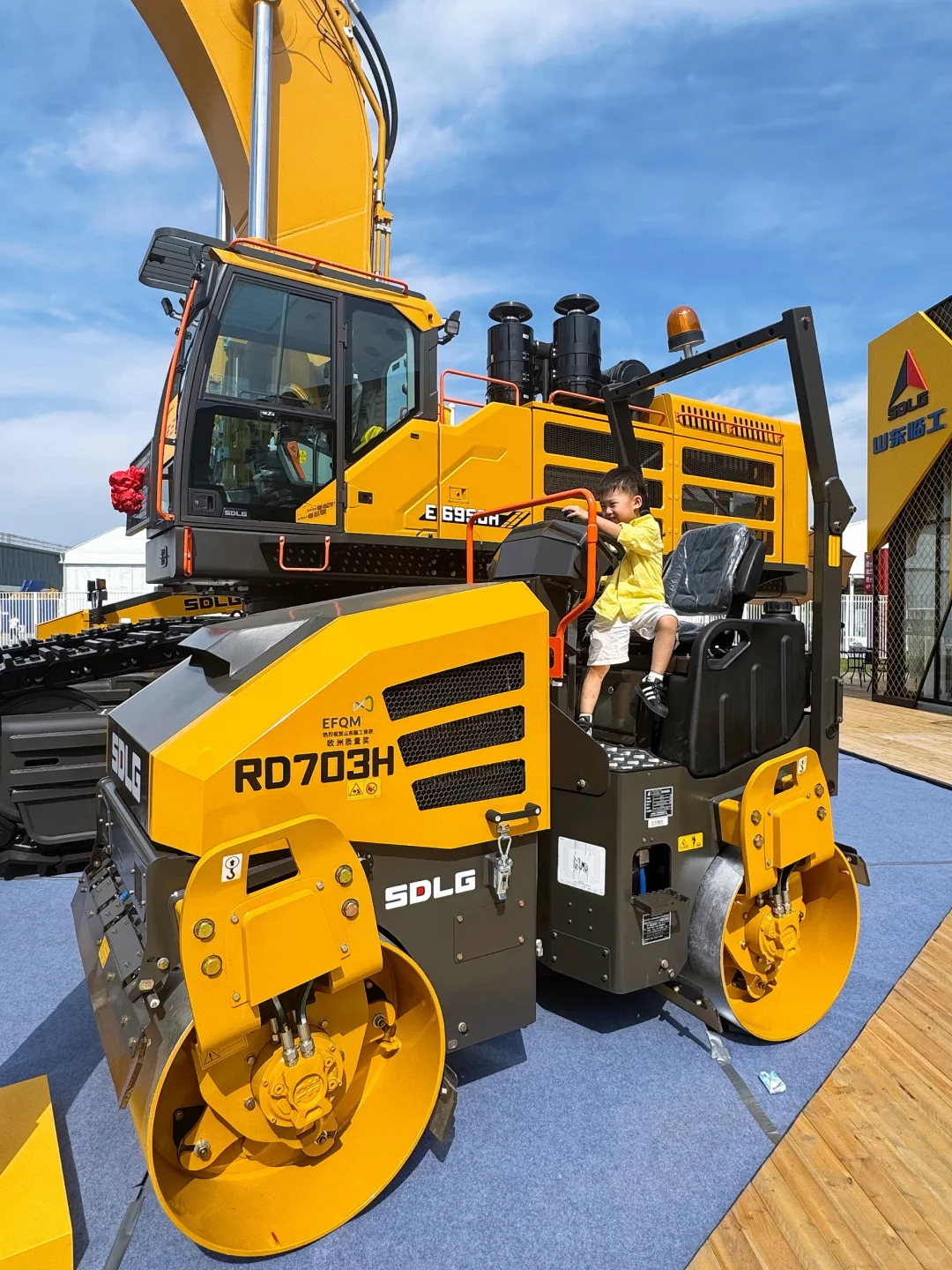 带娃实现工程车梦！！一定要看工程机械展?️