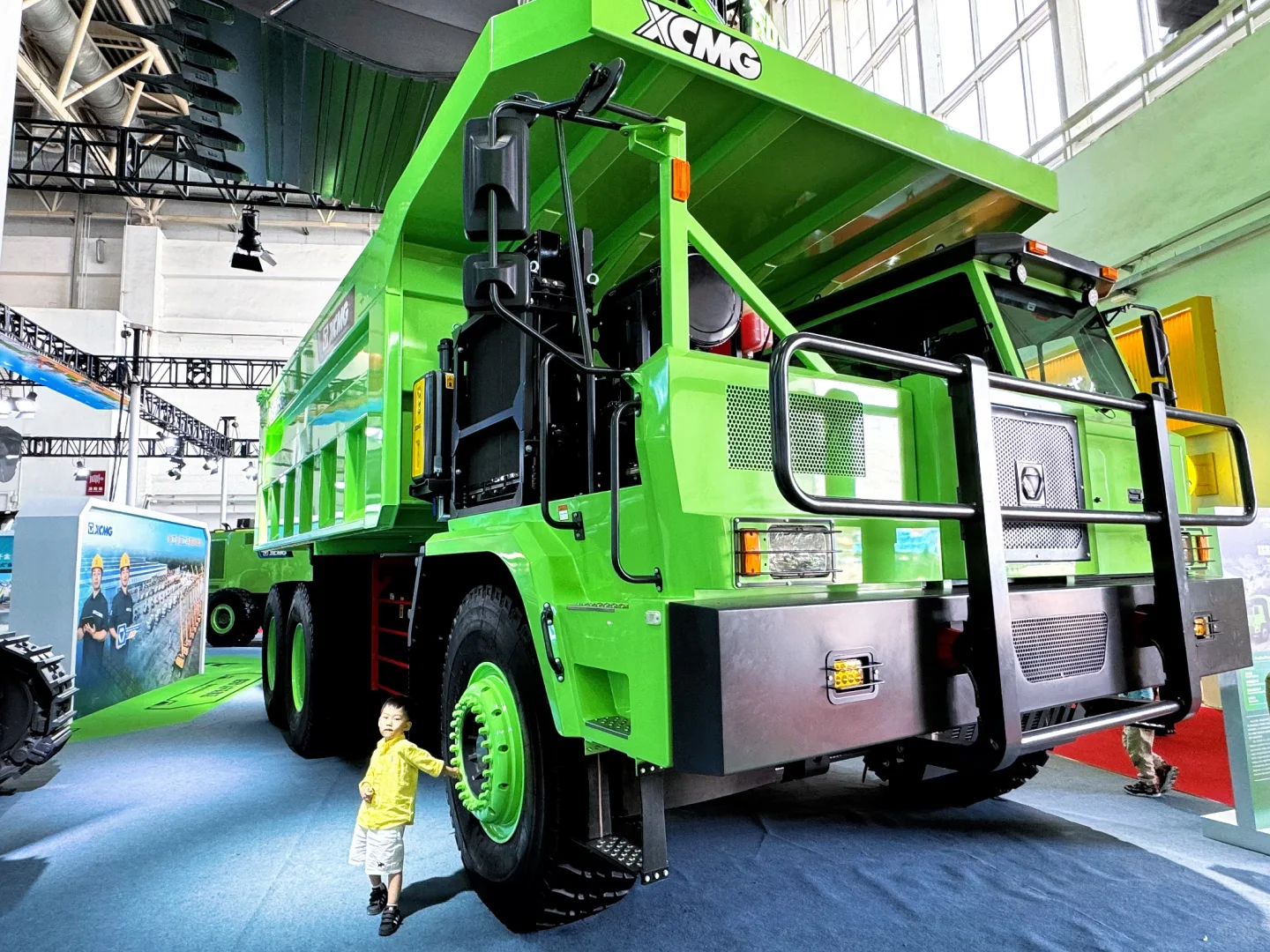带娃实现工程车梦！！一定要看工程机械展?️