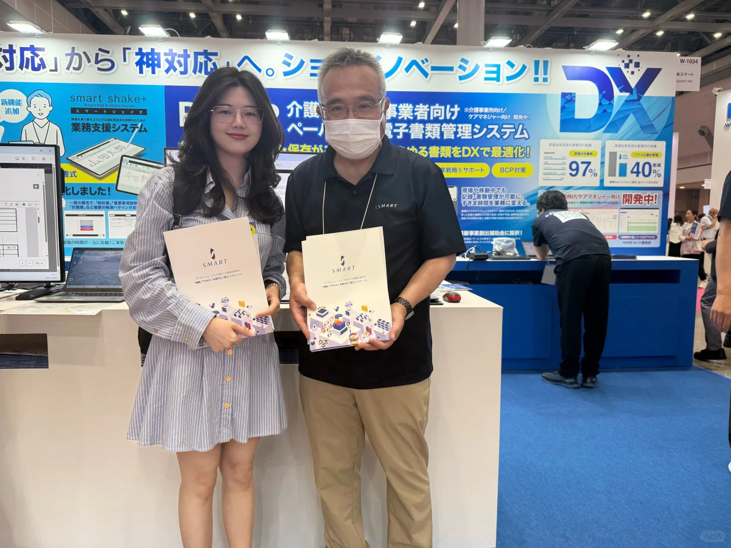 在??福祉机器展我问厂商能不能出口到中国