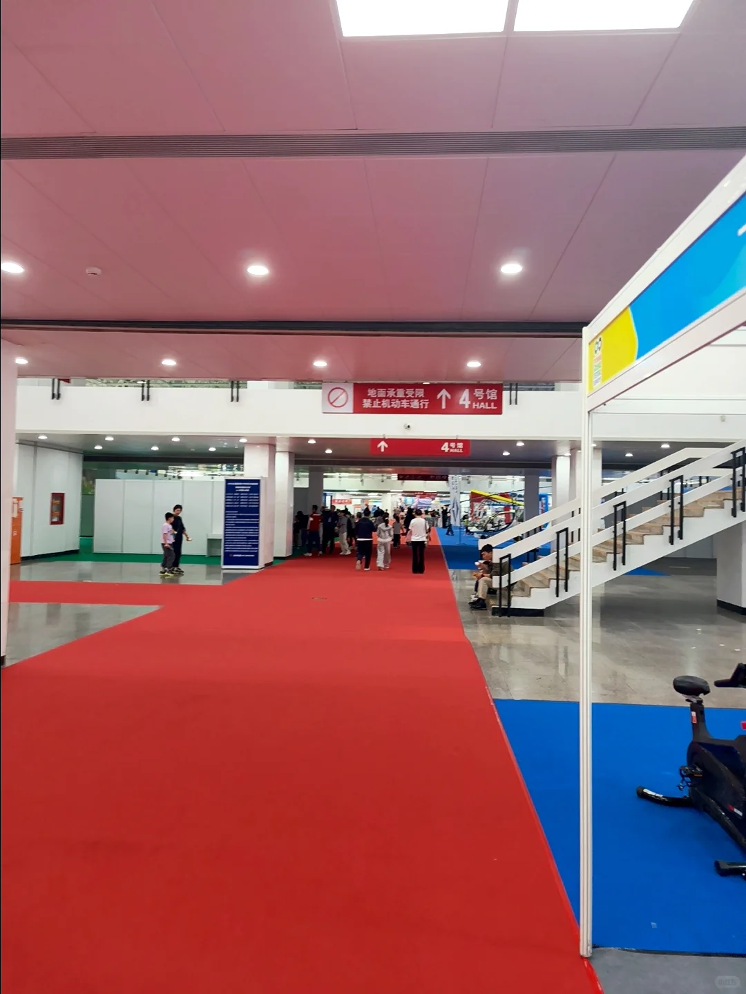 展会现场的热闹与创意碰撞?✨