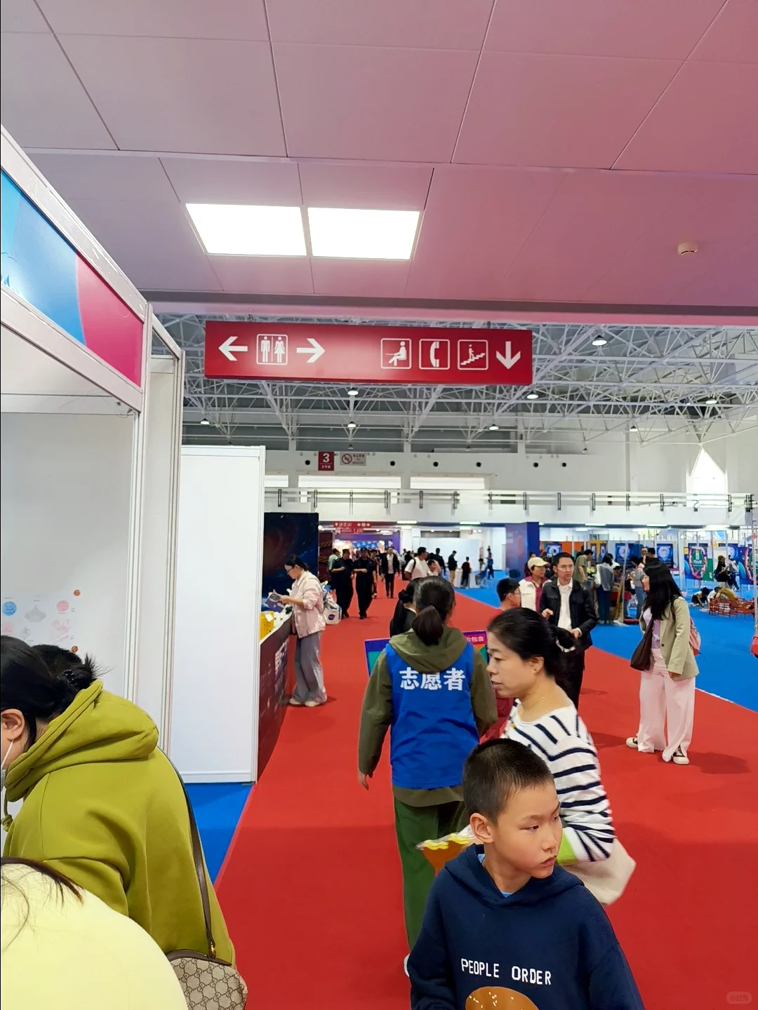 展会现场的热闹与创意碰撞?✨