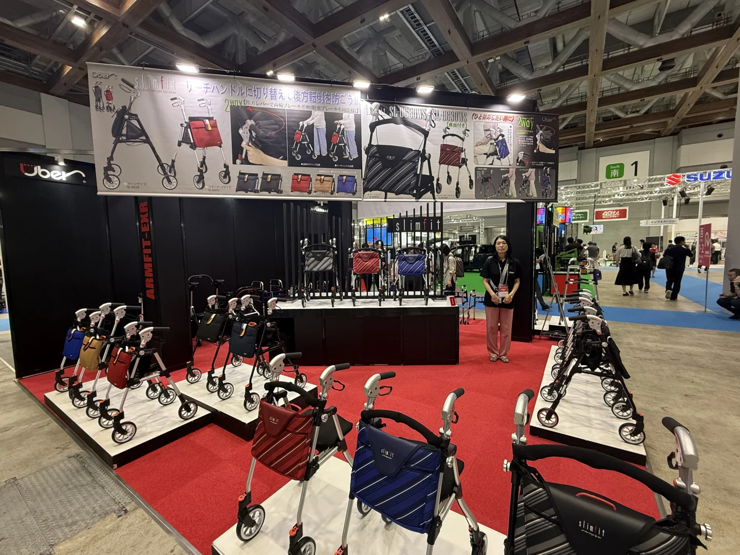 在??福祉机器展我问厂商能不能出口到中国