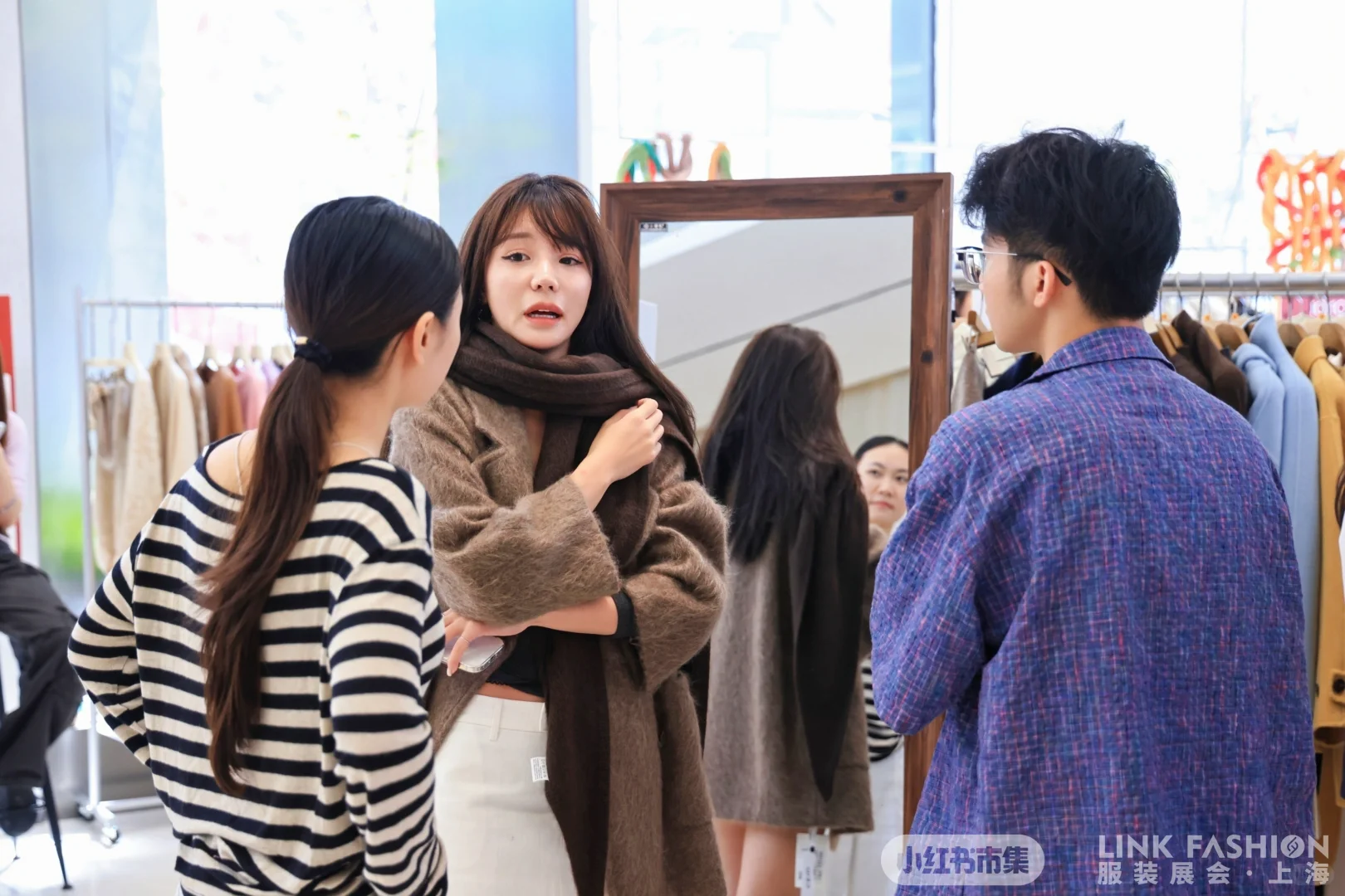 今天的朋友圈C位，被这场选品会承包了