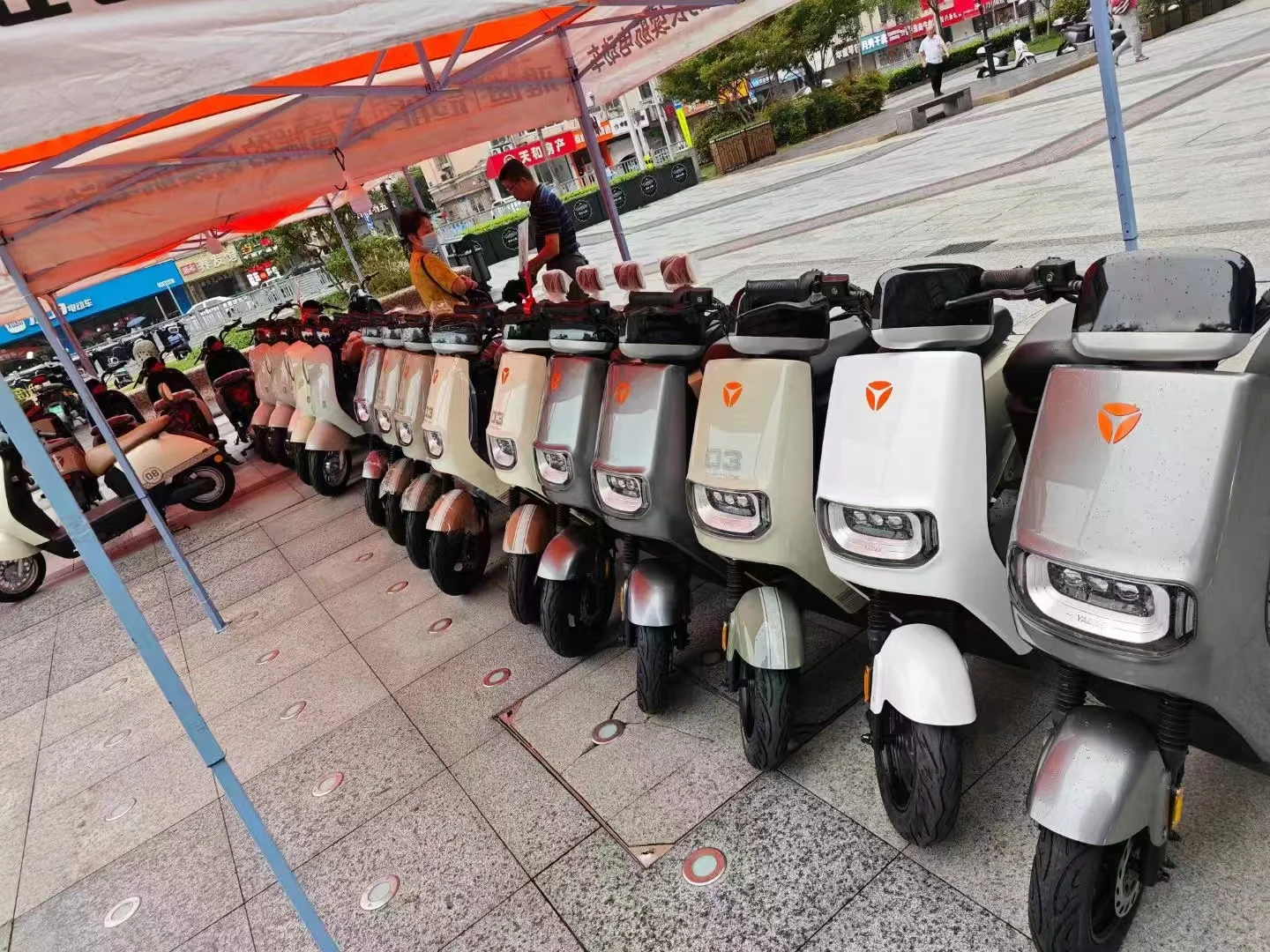 国庆雅迪展销会热卖中