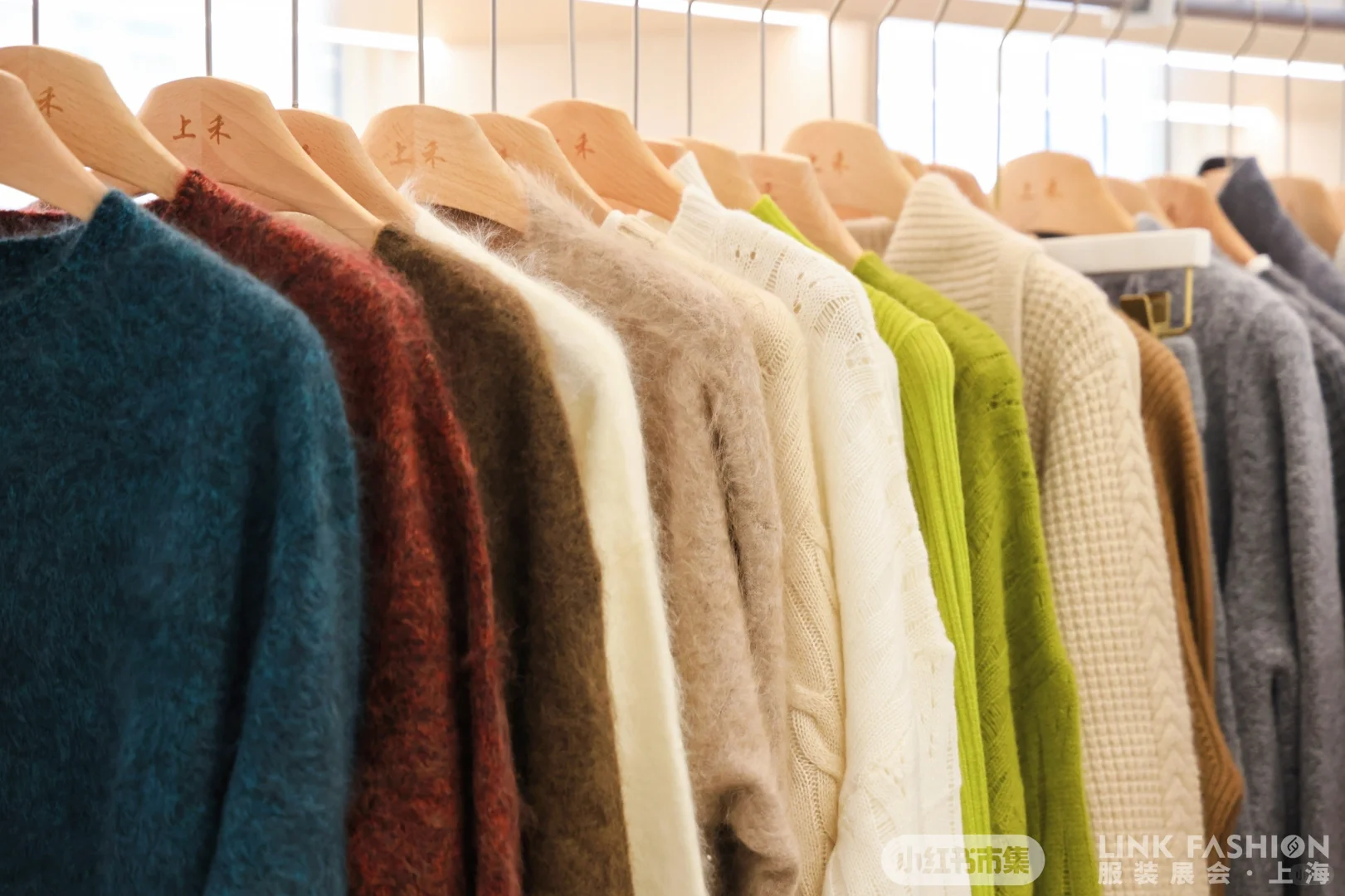 今天的朋友圈C位，被这场选品会承包了