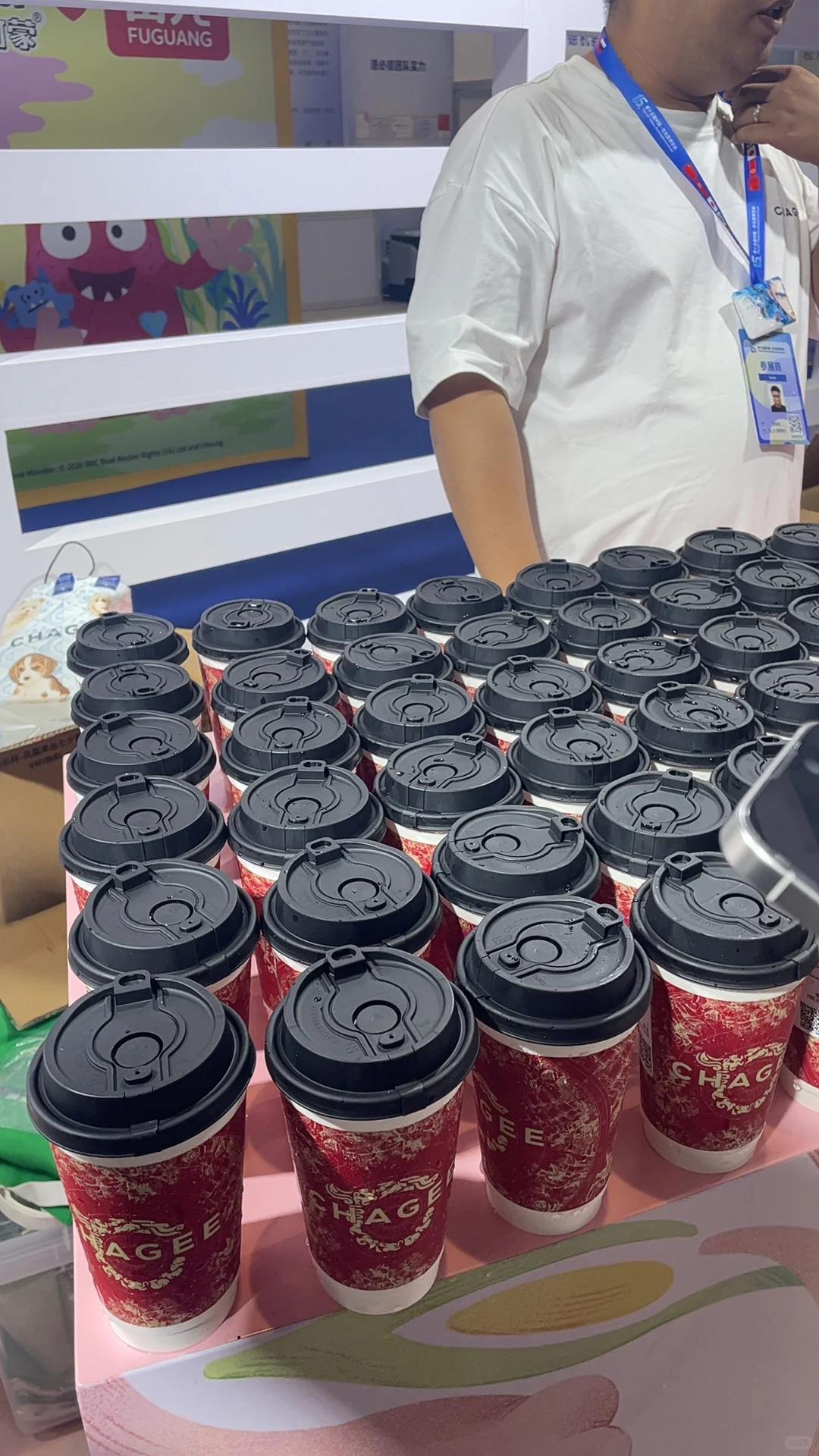 东北亚博览会 免费的霸王茶姬喝了