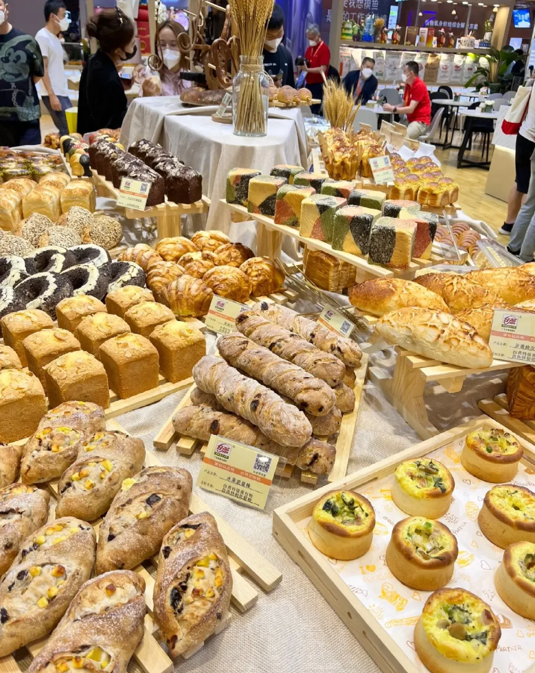 免费品尝面包啦！