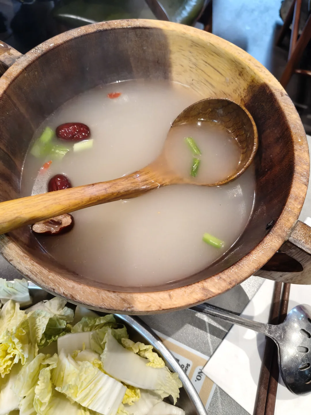 ??蒸汽石锅鱼太鲜了!连喝三碗鱼汤