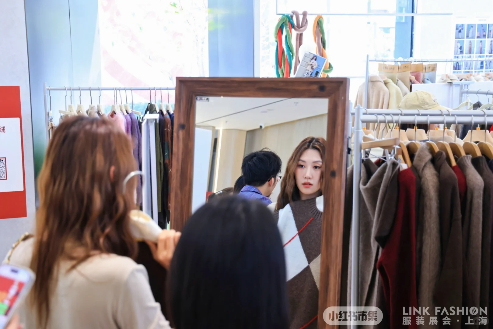 今天的朋友圈C位，被这场选品会承包了