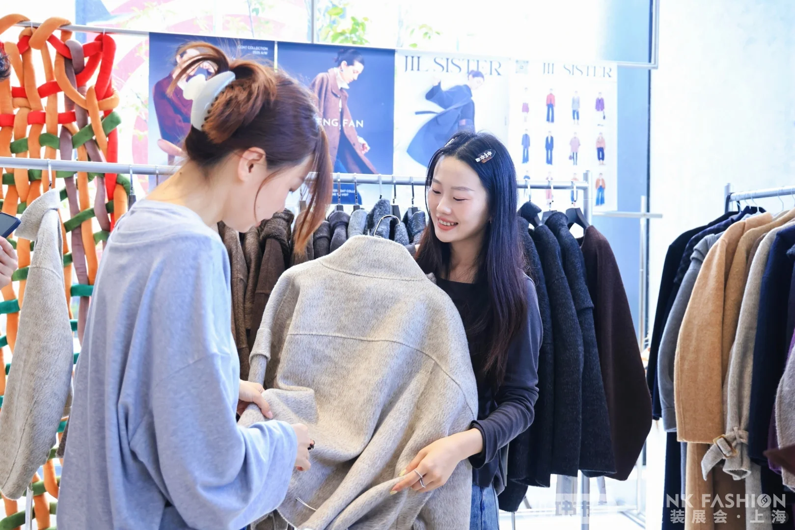 今天的朋友圈C位，被这场选品会承包了