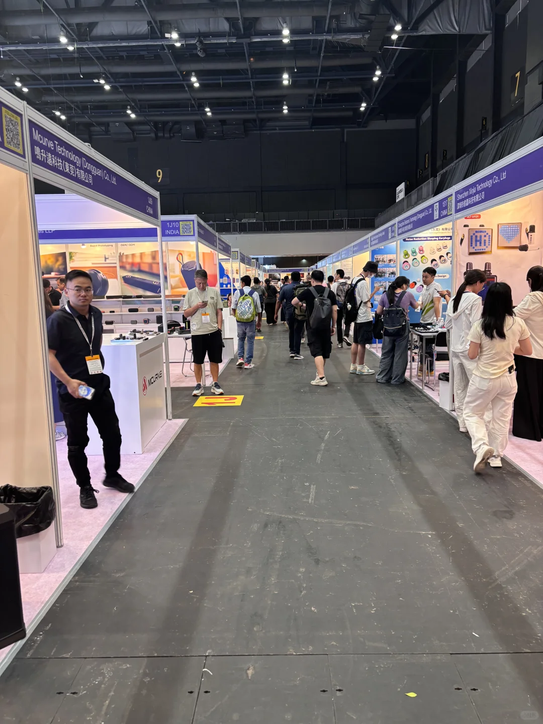 环球资源最新香港展会现场，扫描二维码可看