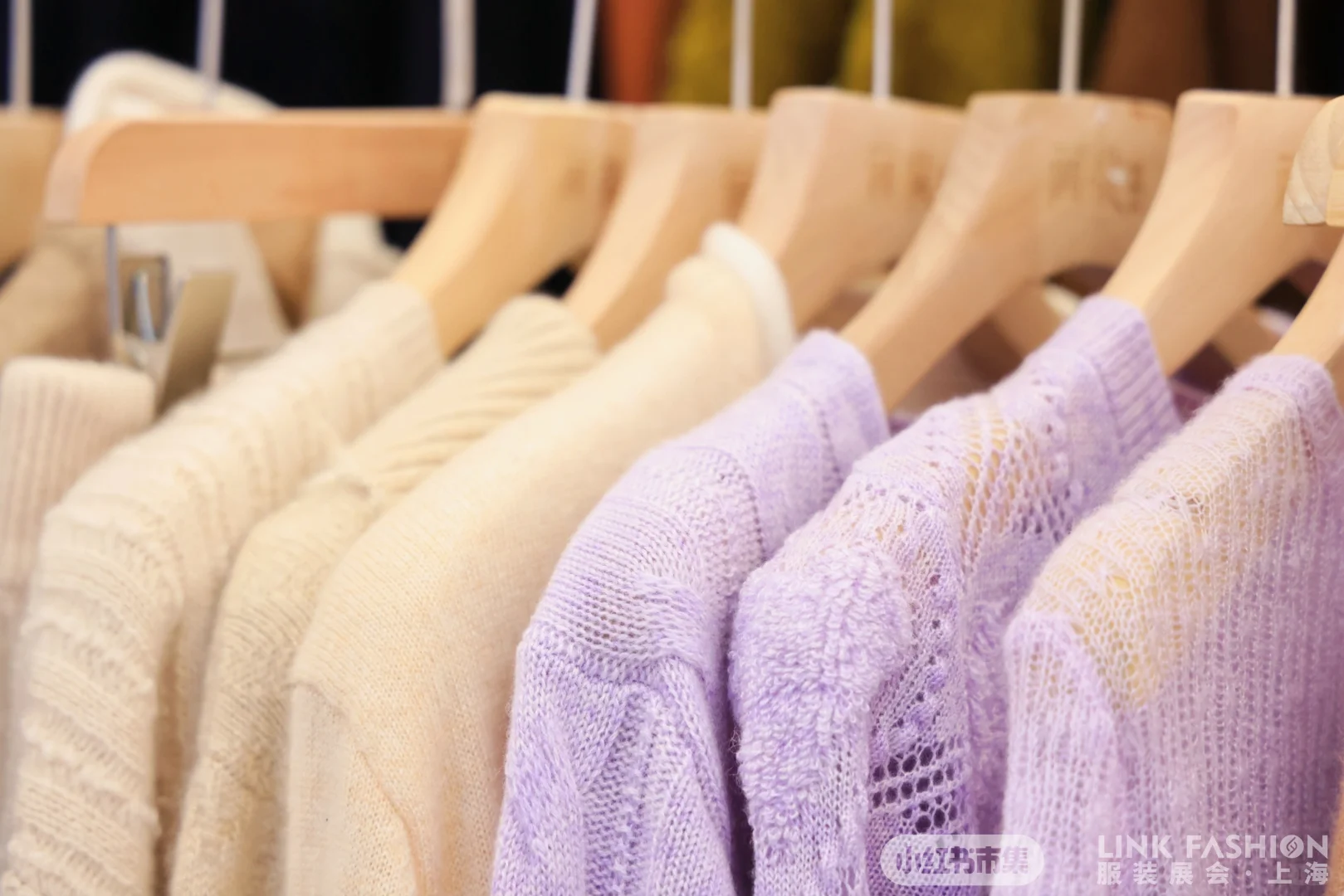 今天的朋友圈C位，被这场选品会承包了