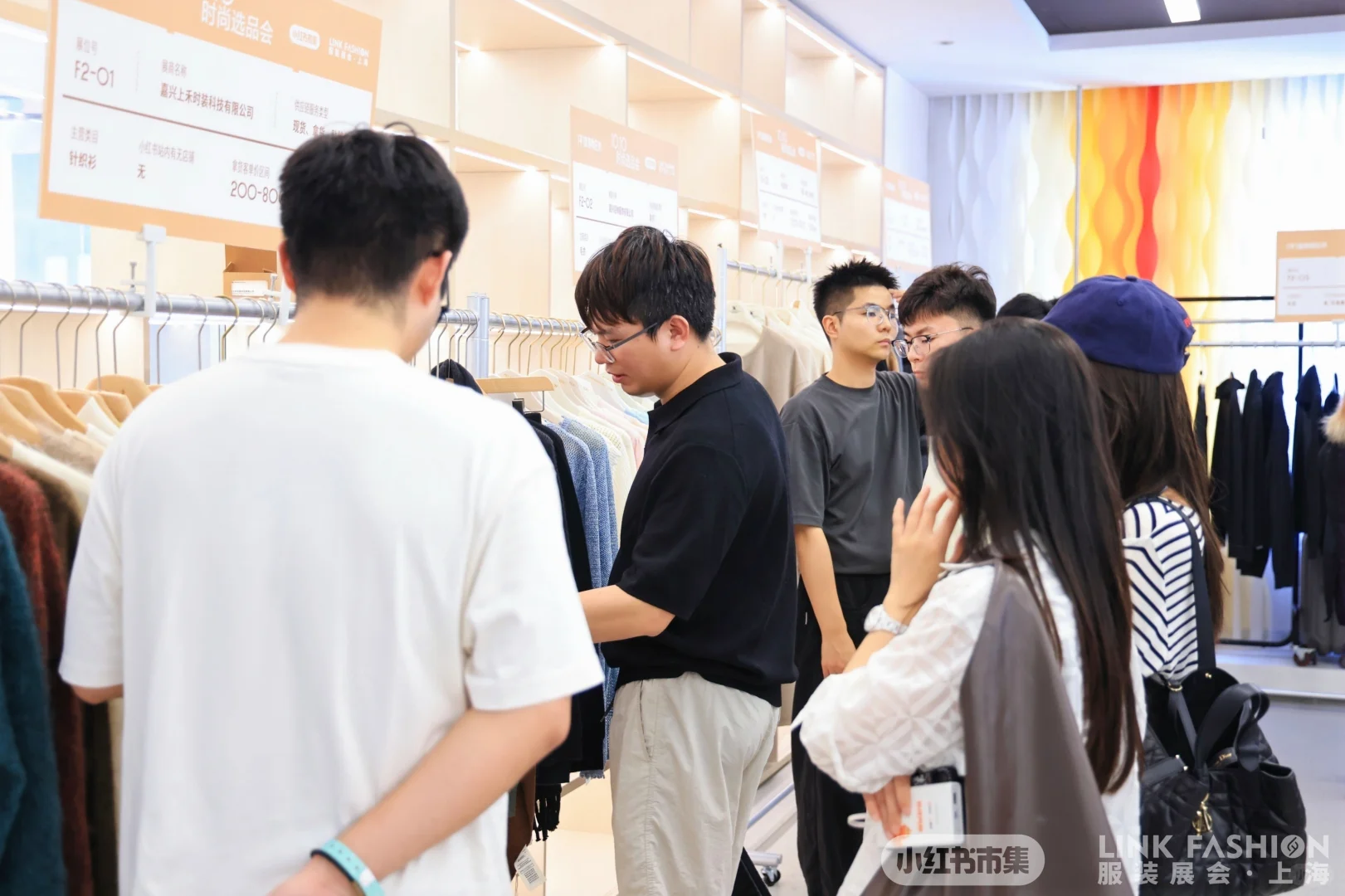 今天的朋友圈C位，被这场选品会承包了