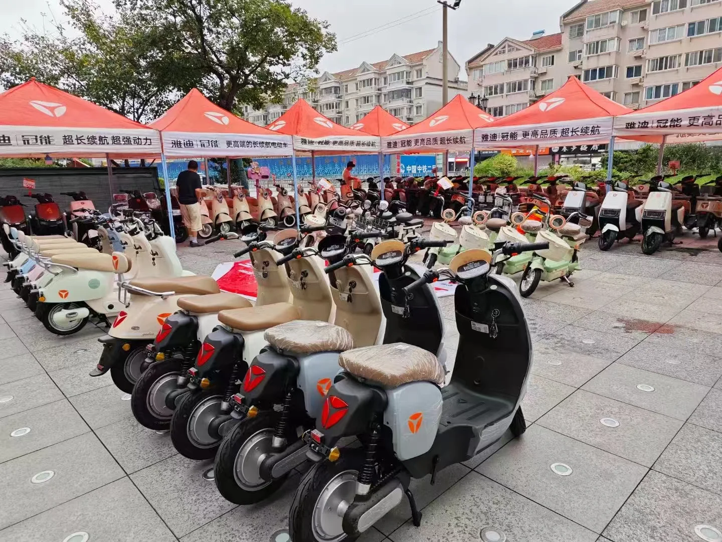 国庆雅迪展销会热卖中