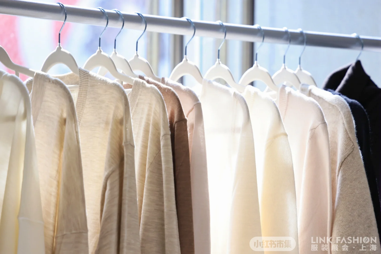 今天的朋友圈C位，被这场选品会承包了