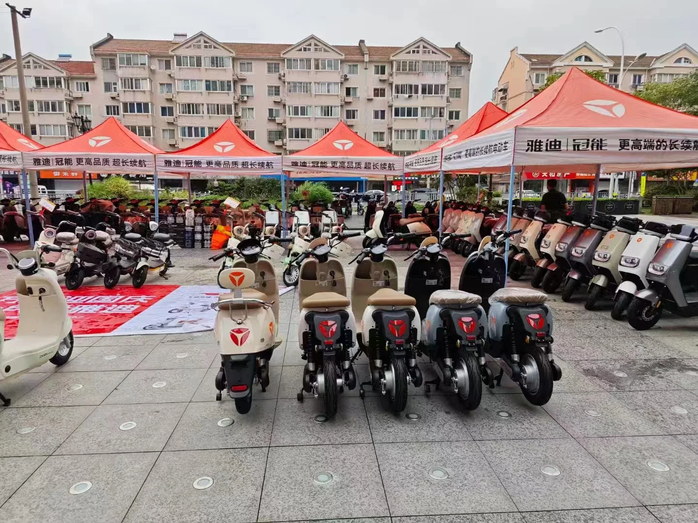 国庆雅迪展销会热卖中